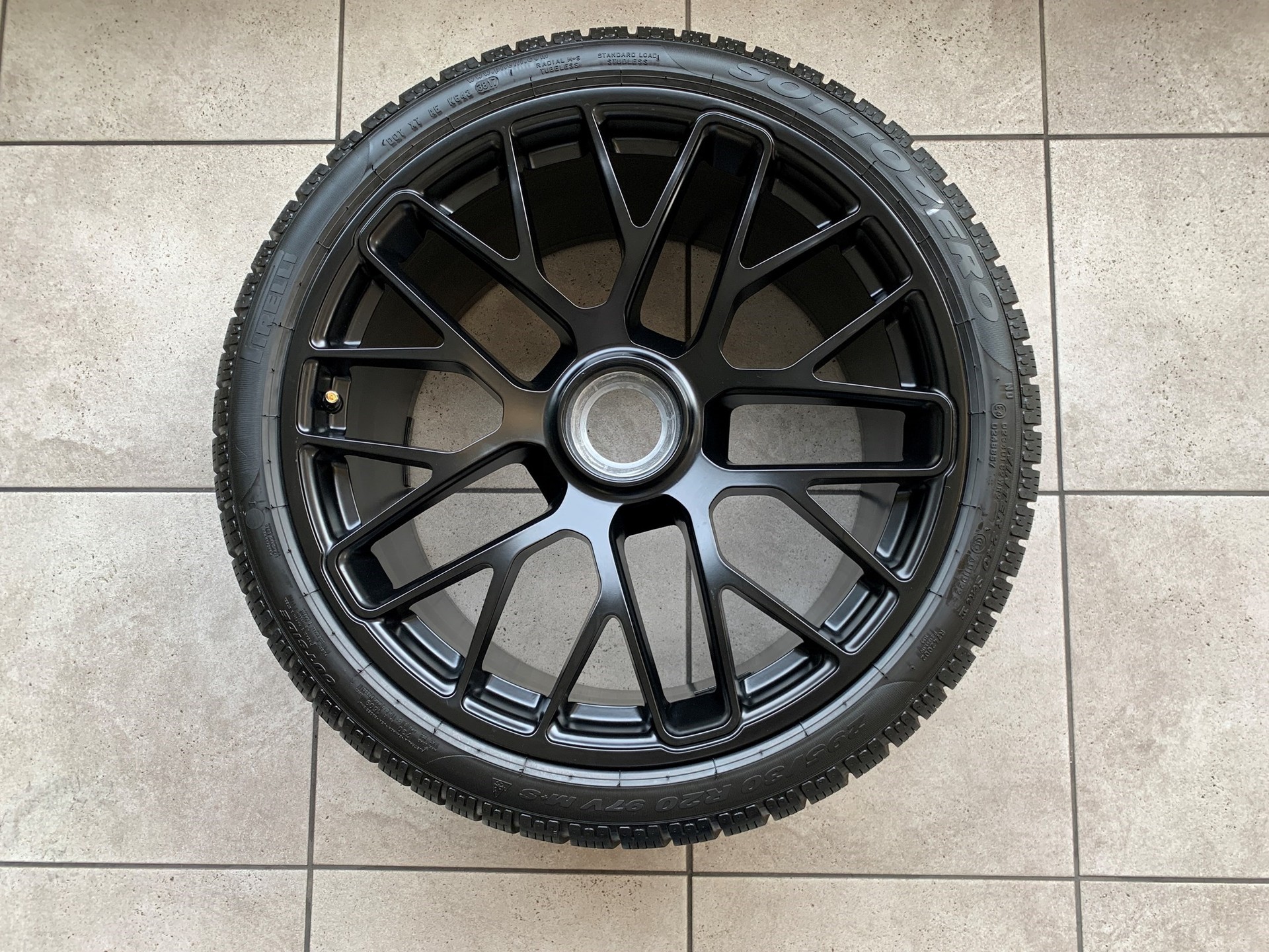 PORSCHE 911 Carrera 4 GTS PDK-image-19