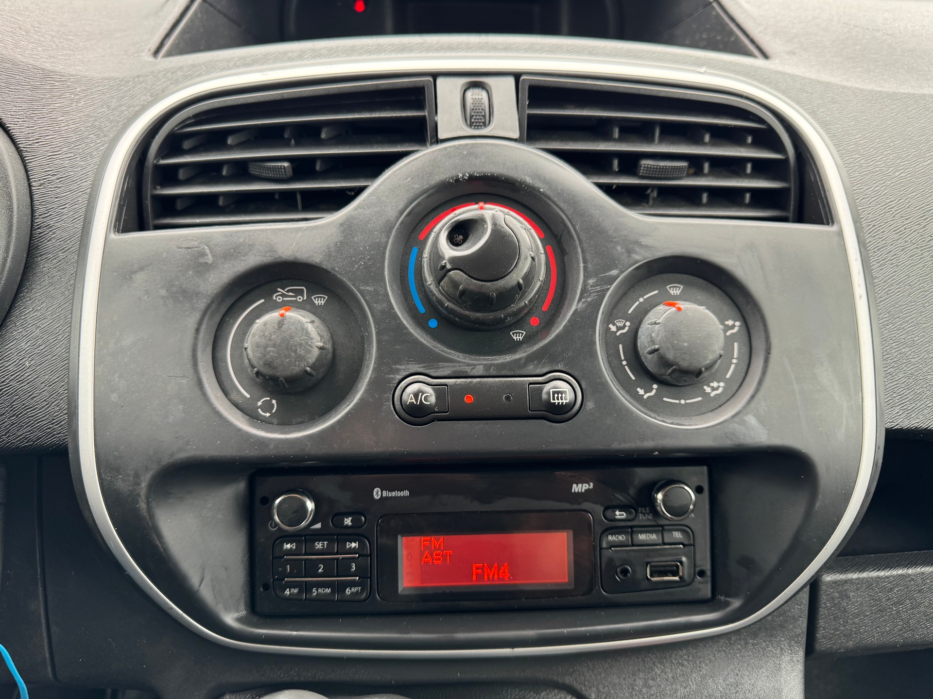 RENAULT Kangoo Medium dCi 90 ENERGY Access-image-8
