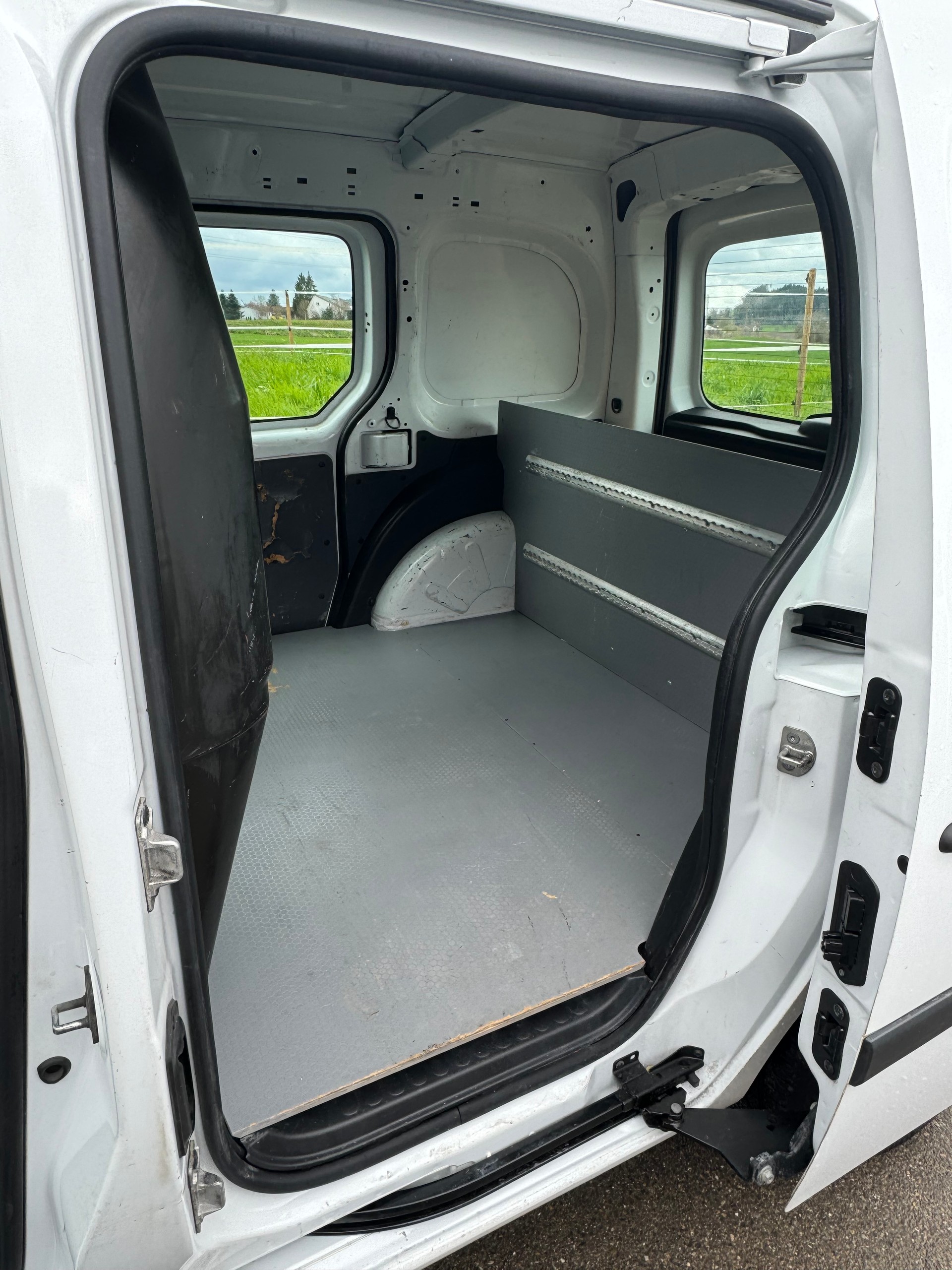RENAULT Kangoo Medium dCi 90 ENERGY Access-image-12