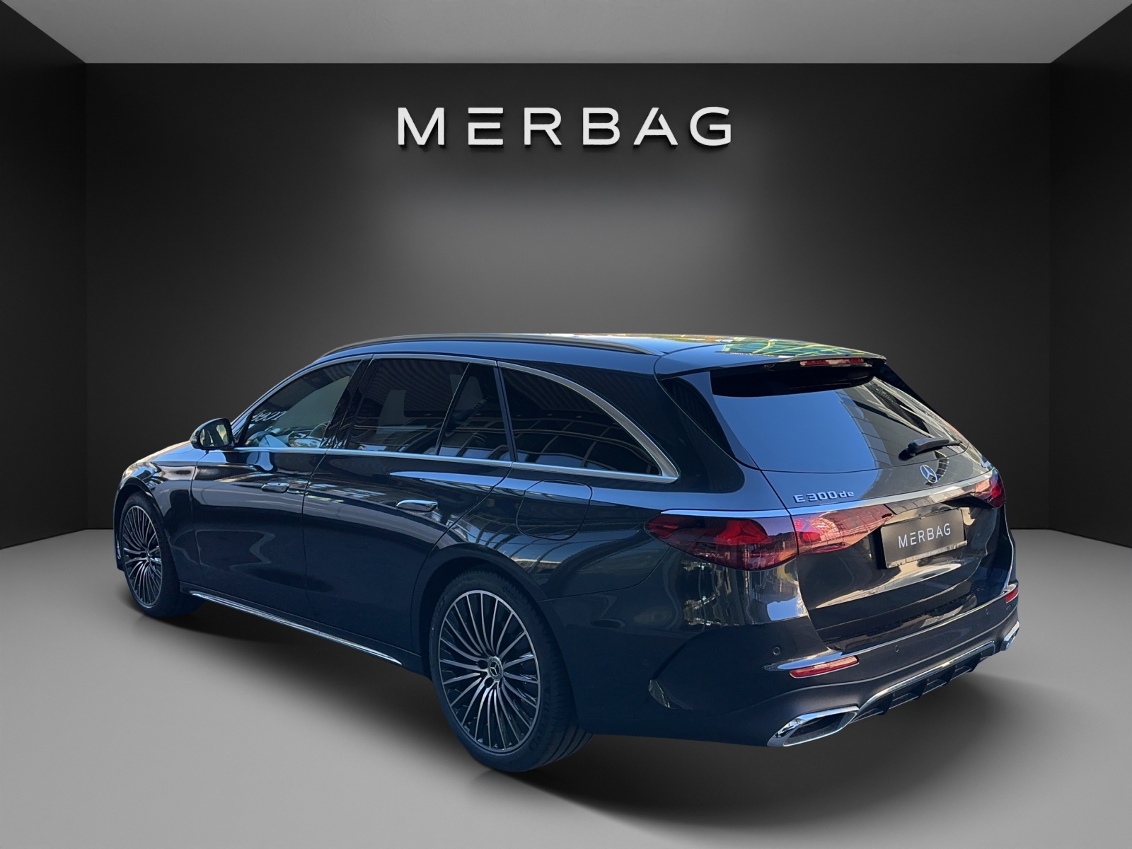 MERCEDES-BENZ E 300 de T 4Matic 9G-Tronic-image-2