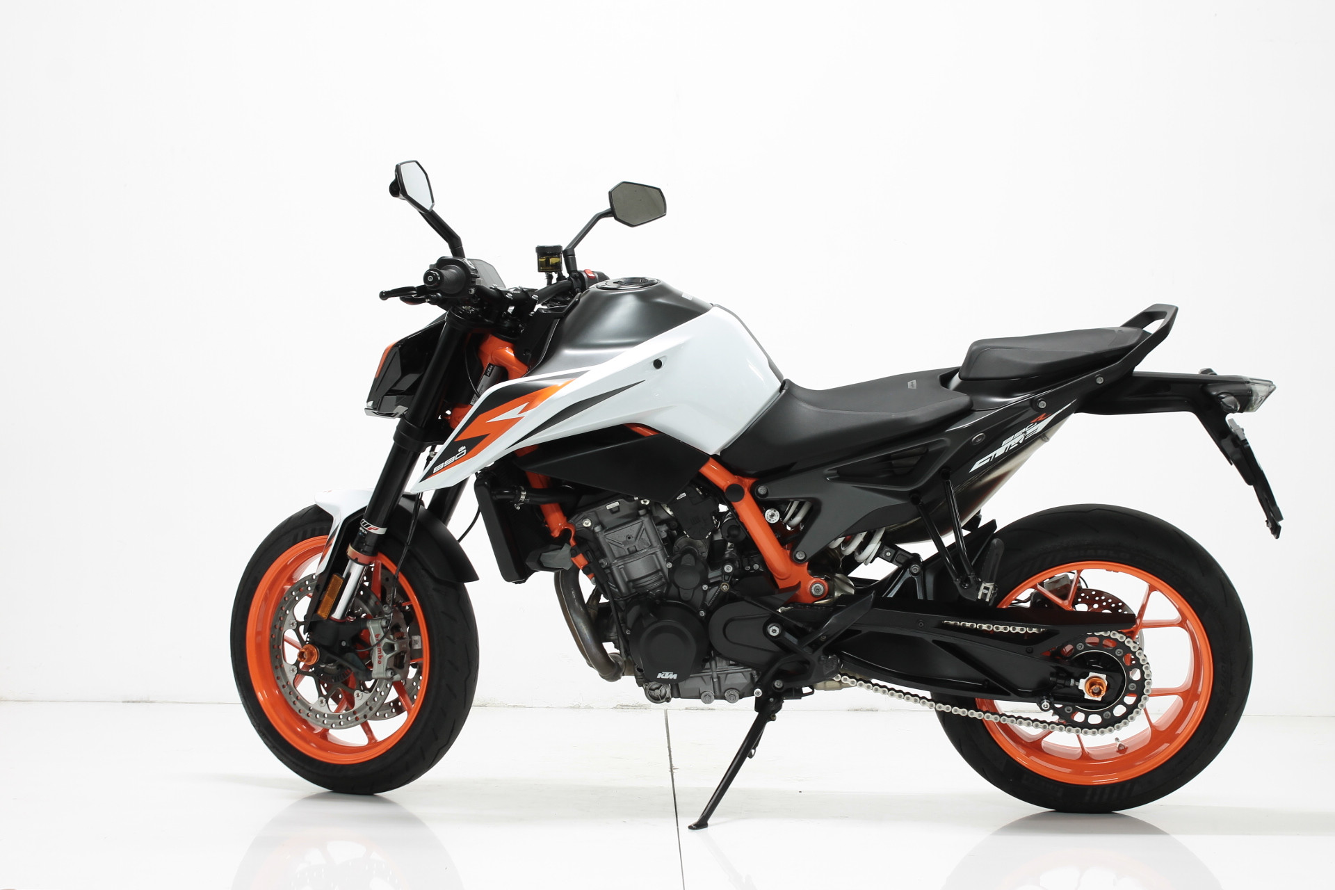 KTM 890 Duke R-showroom-element-3