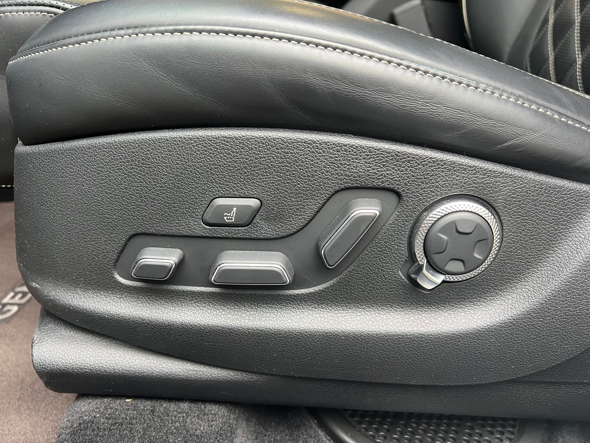 GENESIS GV80 3.0 CRDI Luxus AT8 AWD-image-11