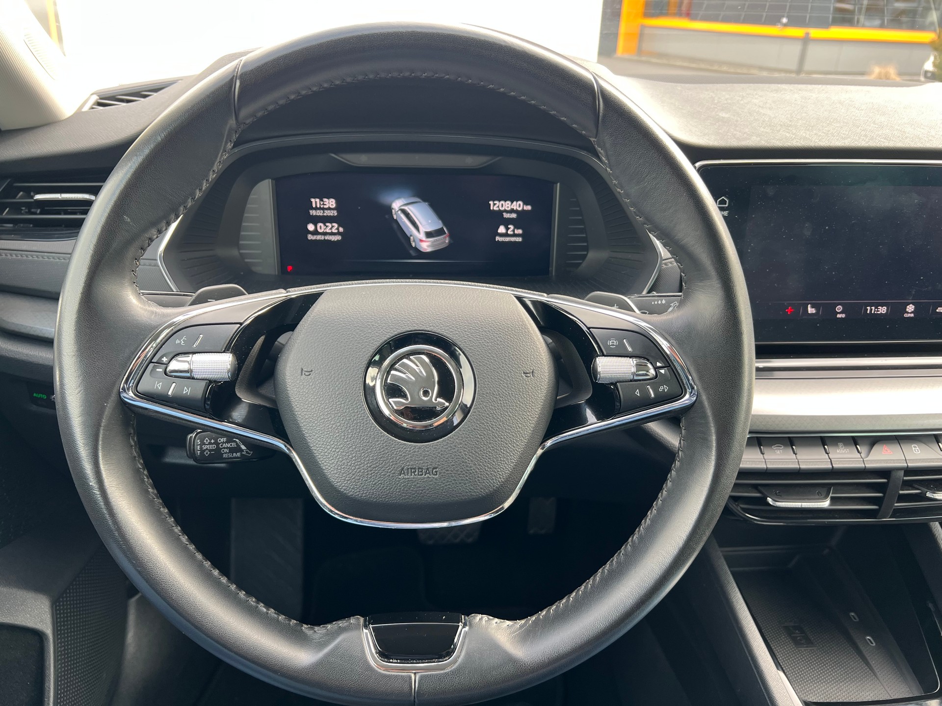 SKODA Octavia Combi 2.0 TDI DSG Ambition 4x4-image-9
