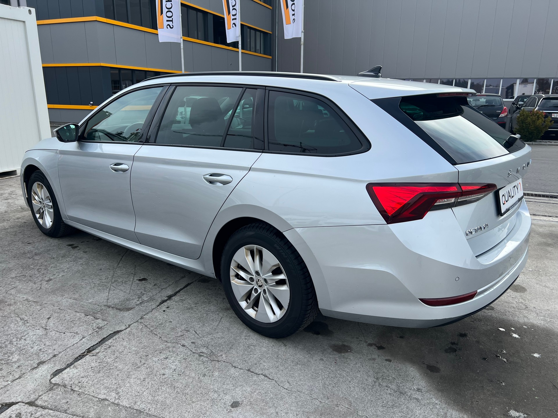 SKODA Octavia Combi 2.0 TDI DSG Ambition 4x4-image-5
