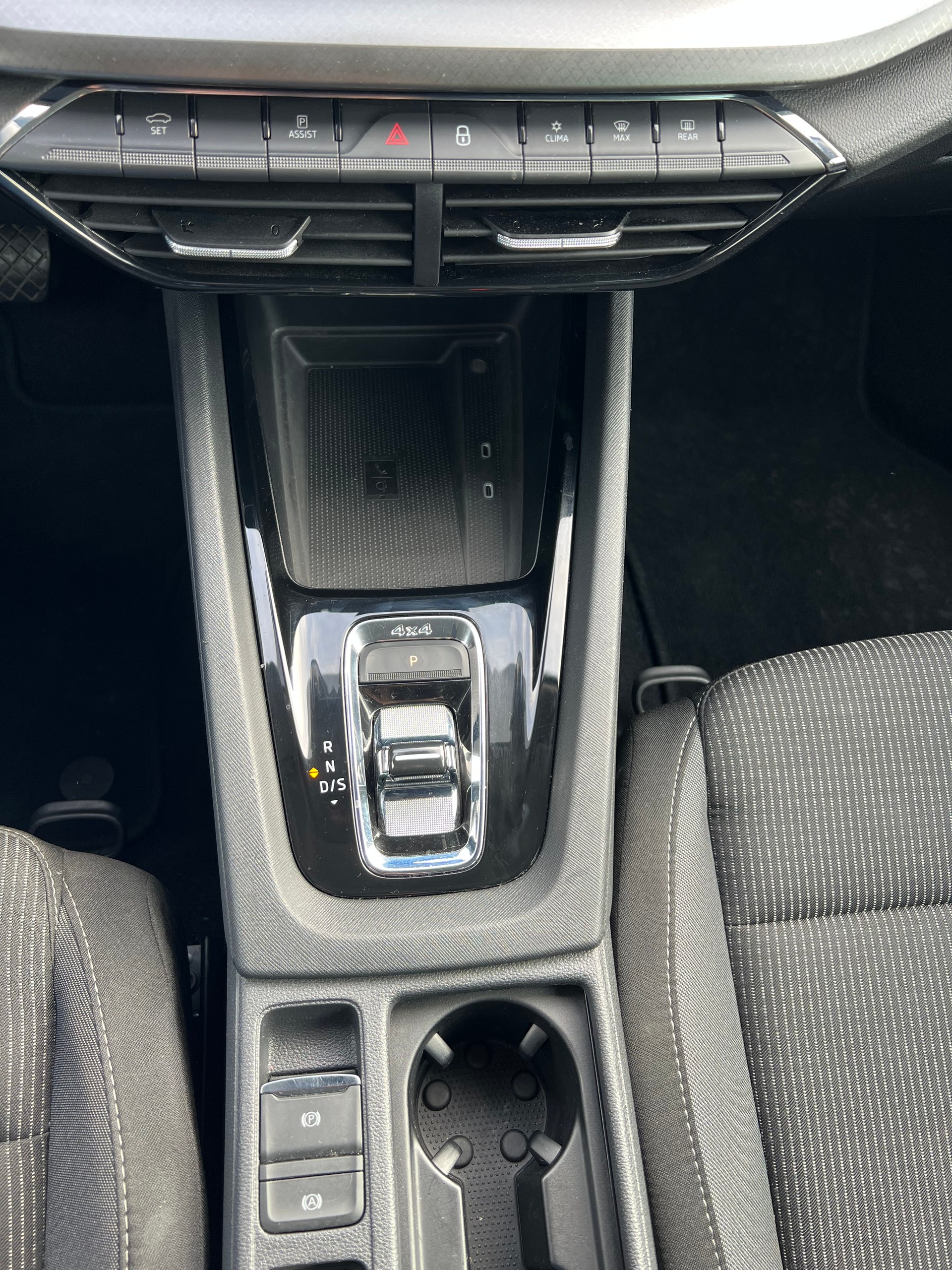 SKODA Octavia Combi 2.0 TDI DSG Ambition 4x4-image-11