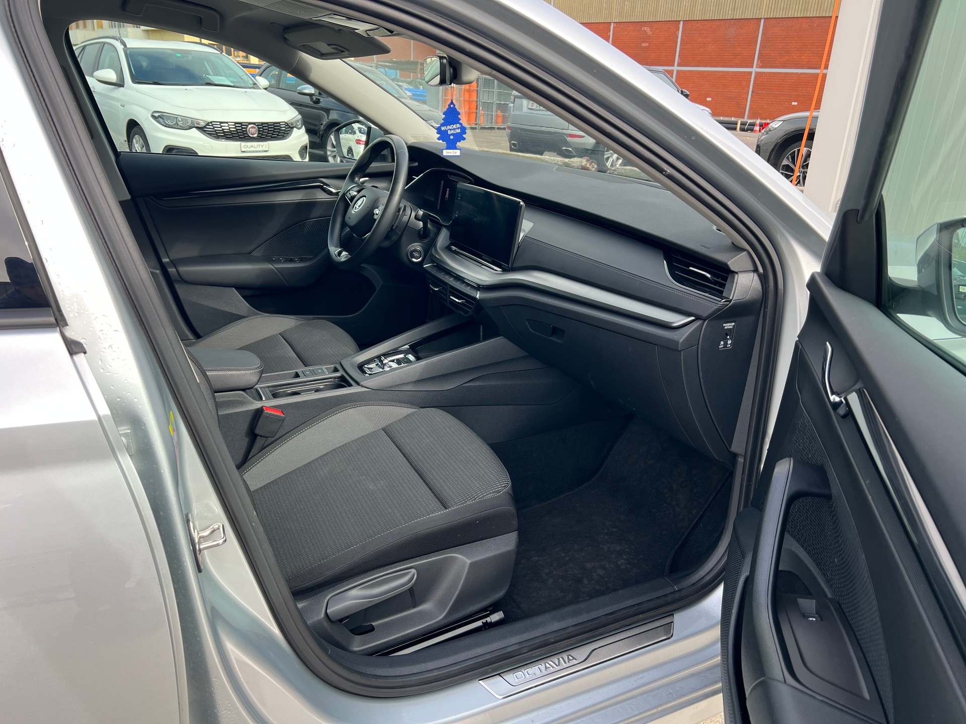 SKODA Octavia Combi 2.0 TDI DSG Ambition 4x4-image-15
