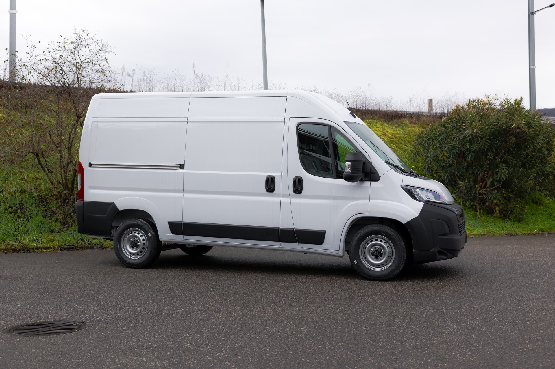 PEUGEOT Boxer 2.2 HDI 335 L2 H2 EAT8-image-2