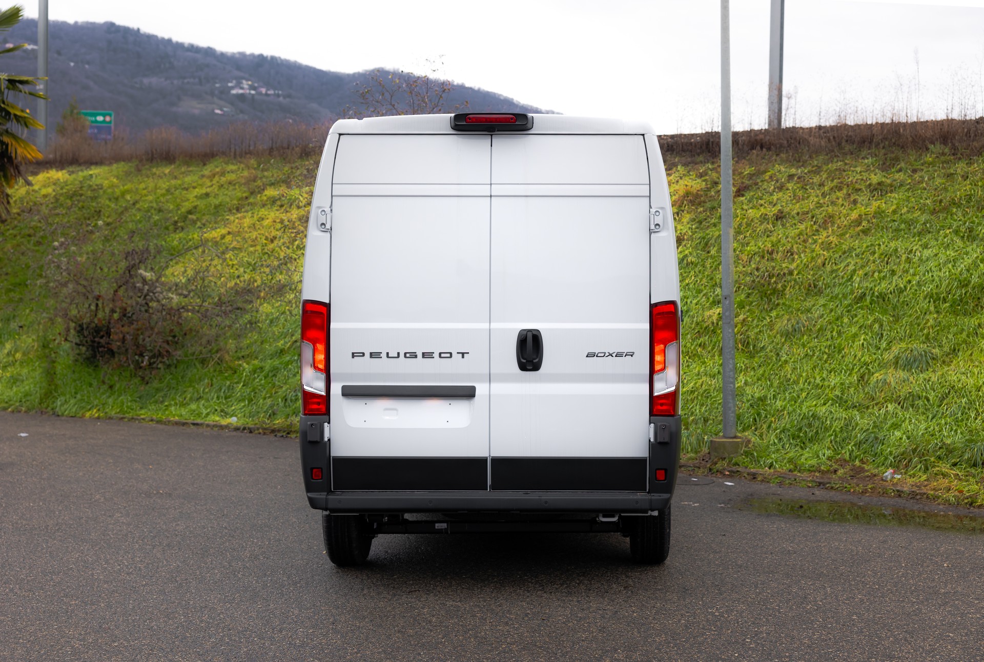 PEUGEOT Boxer 2.2 HDI 335 L2 H2 EAT8-image-3