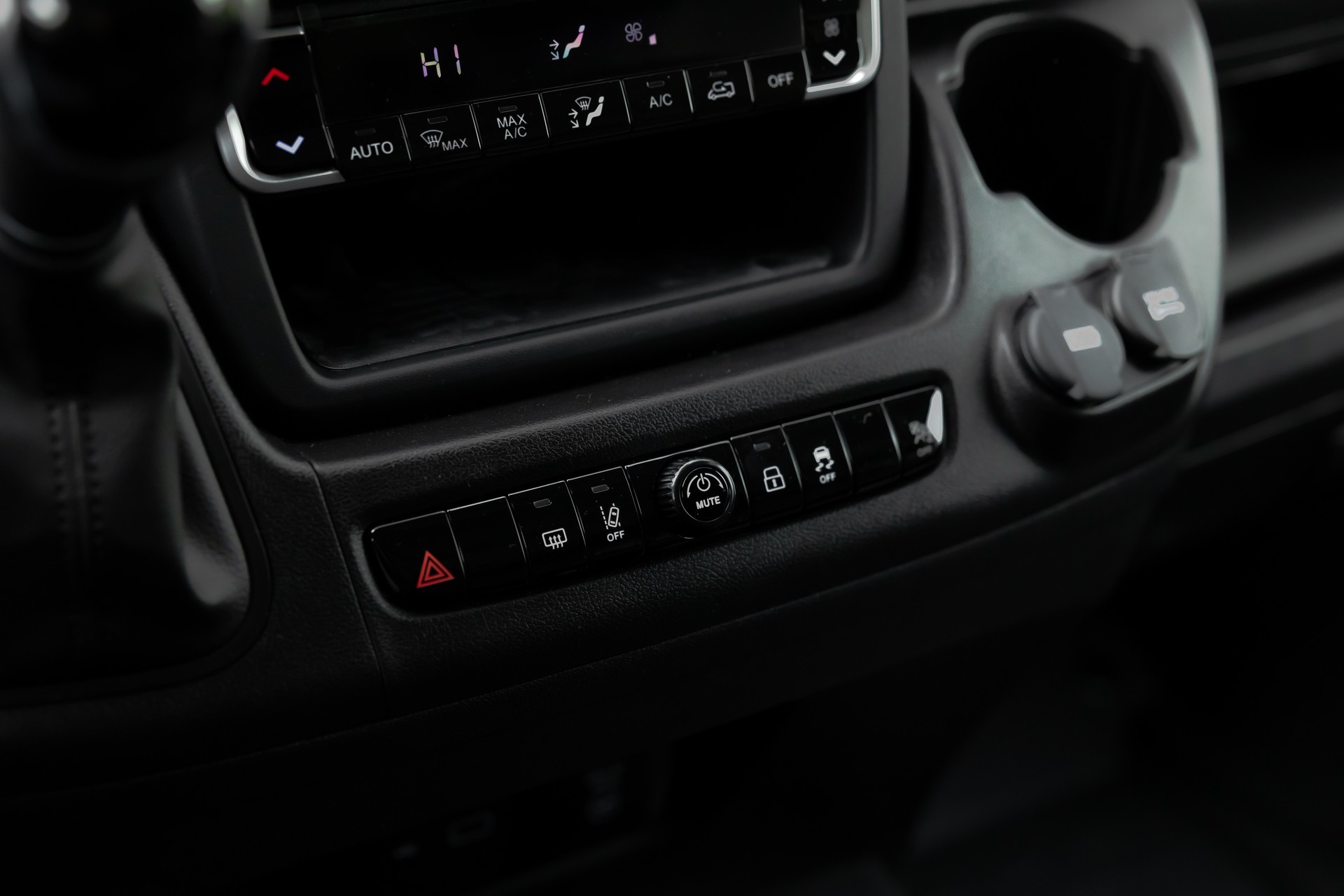 PEUGEOT Boxer 2.2 HDI 335 L2 H2 EAT8-image-7