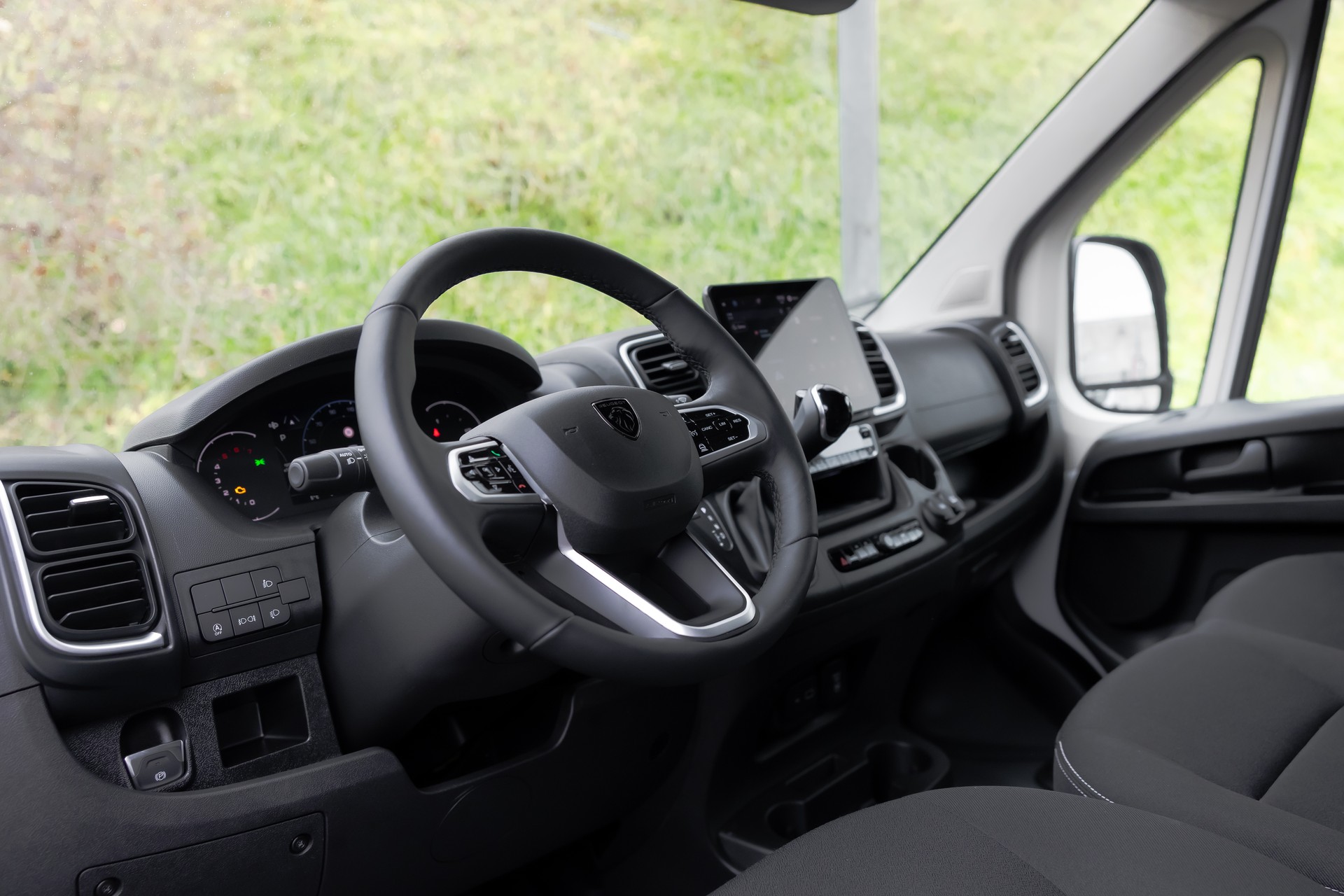 PEUGEOT Boxer 2.2 HDI 335 L2 H2 EAT8-image-8