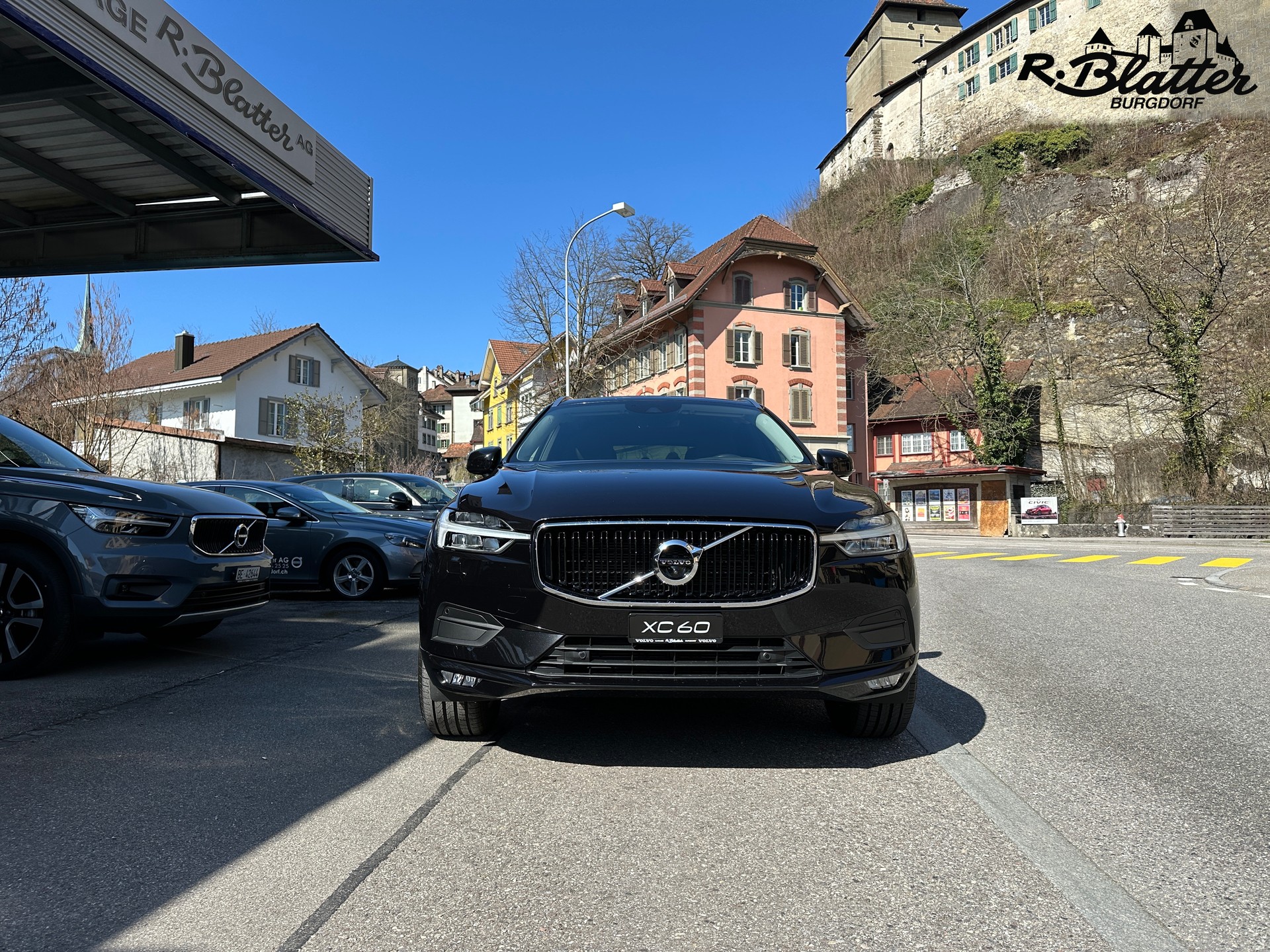 VOLVO XC60 B4 Diesel Mild Hybrid AWD Momentum Geartronic-image-1