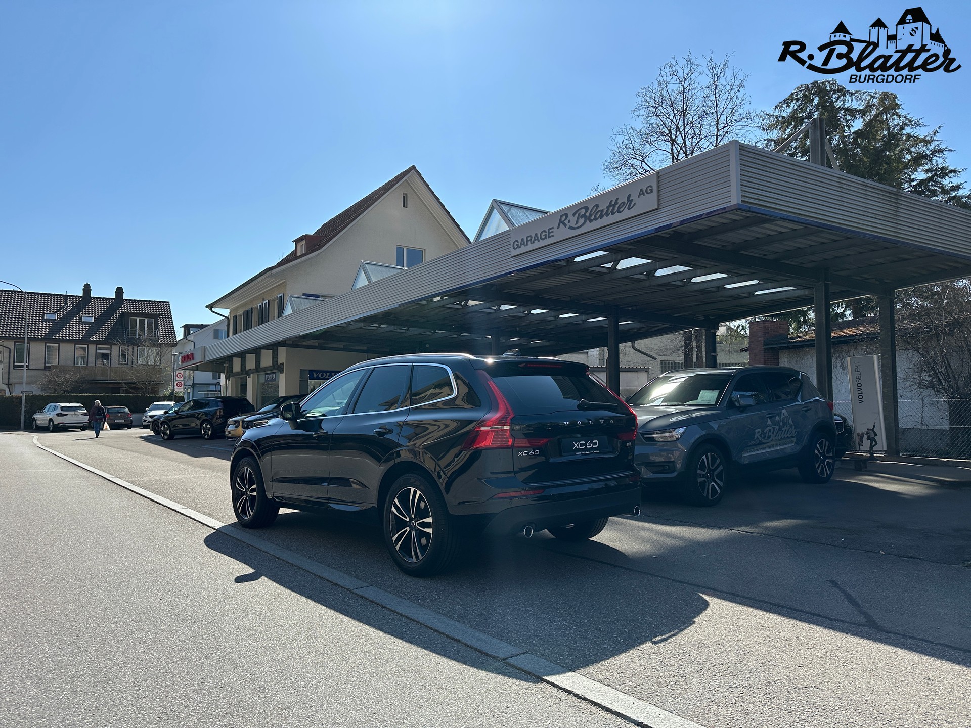 VOLVO XC60 B4 Diesel Mild Hybrid AWD Momentum Geartronic-image-2