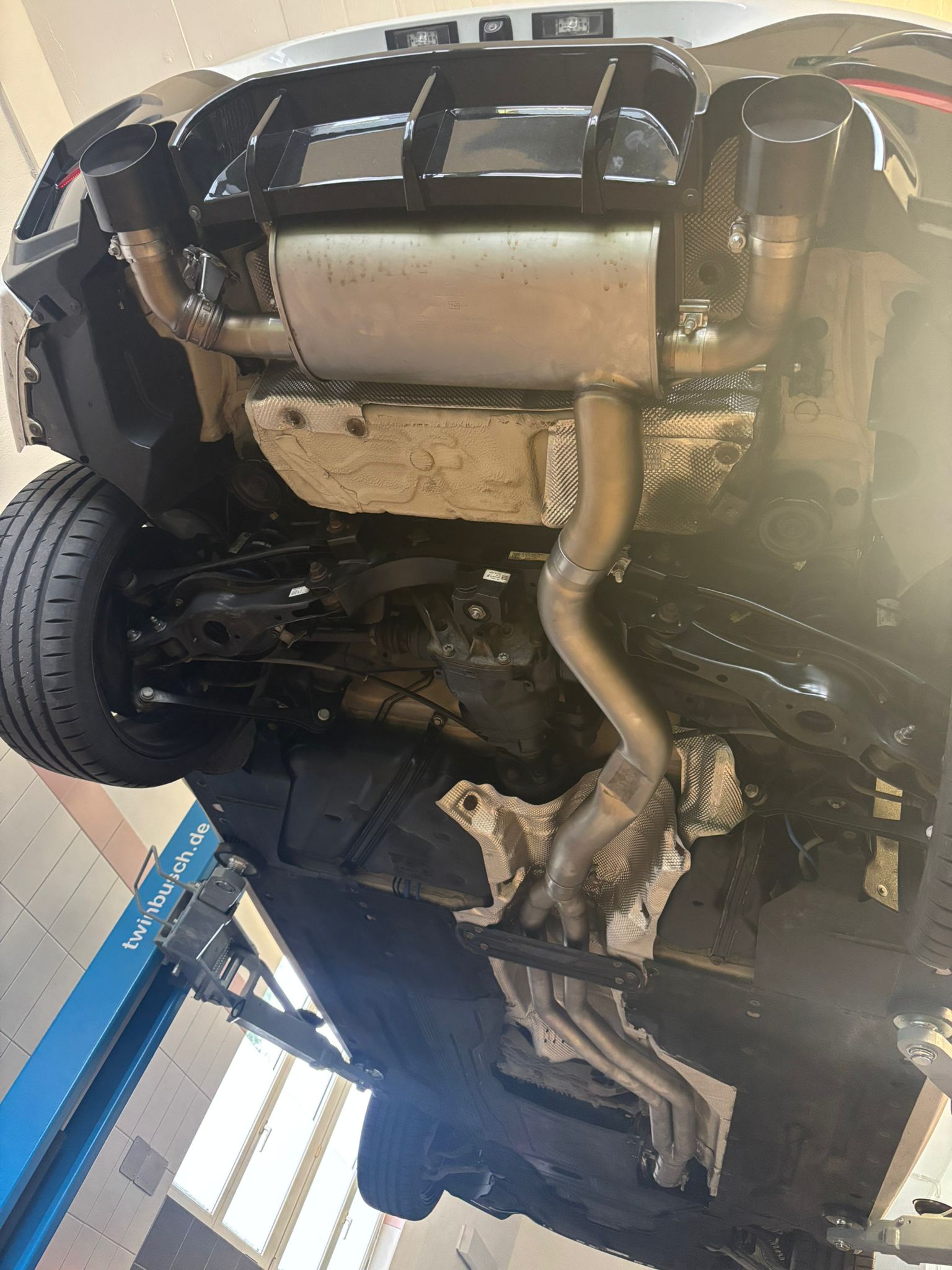 BMW M140i xDrive Steptronic-image-12