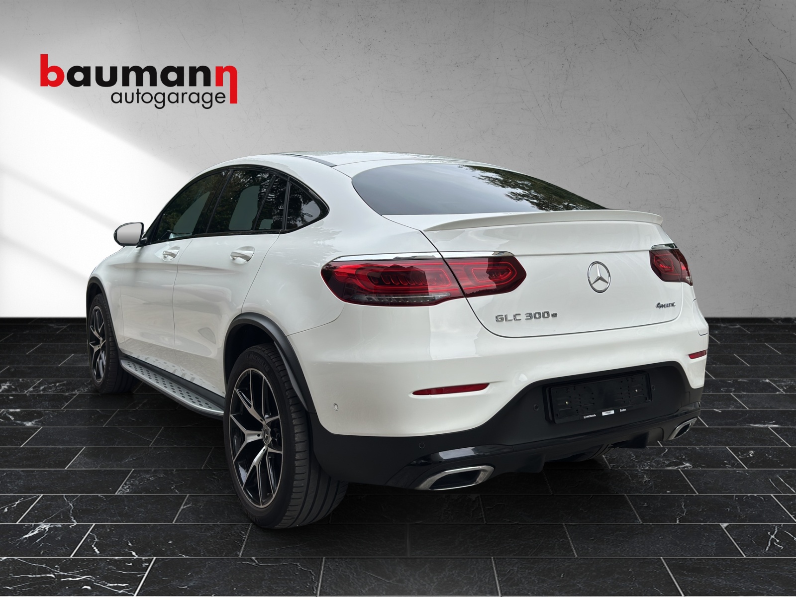 MERCEDES-BENZ GLC Coupé 300 e AMG Line 9G-Tronic-showroom-element-3