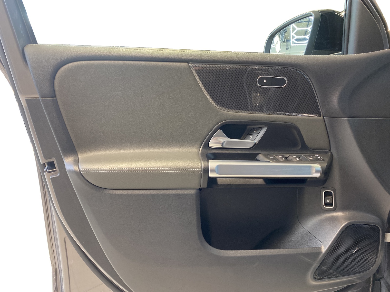 MERCEDES-BENZ GLB 250 AMG Line 4MATIC-image-9