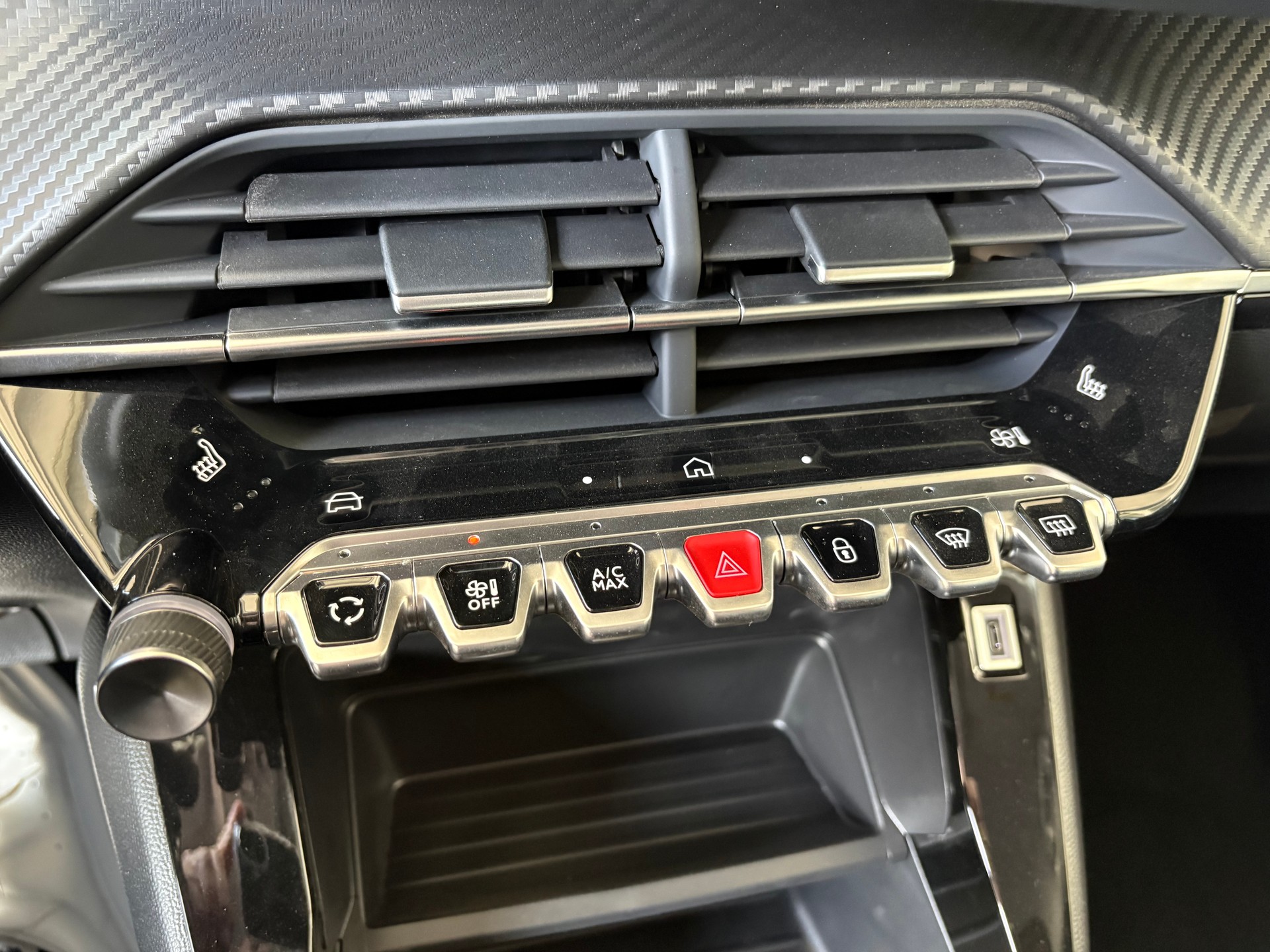 PEUGEOT 208 1.2 MHEV 110 Style-image-9