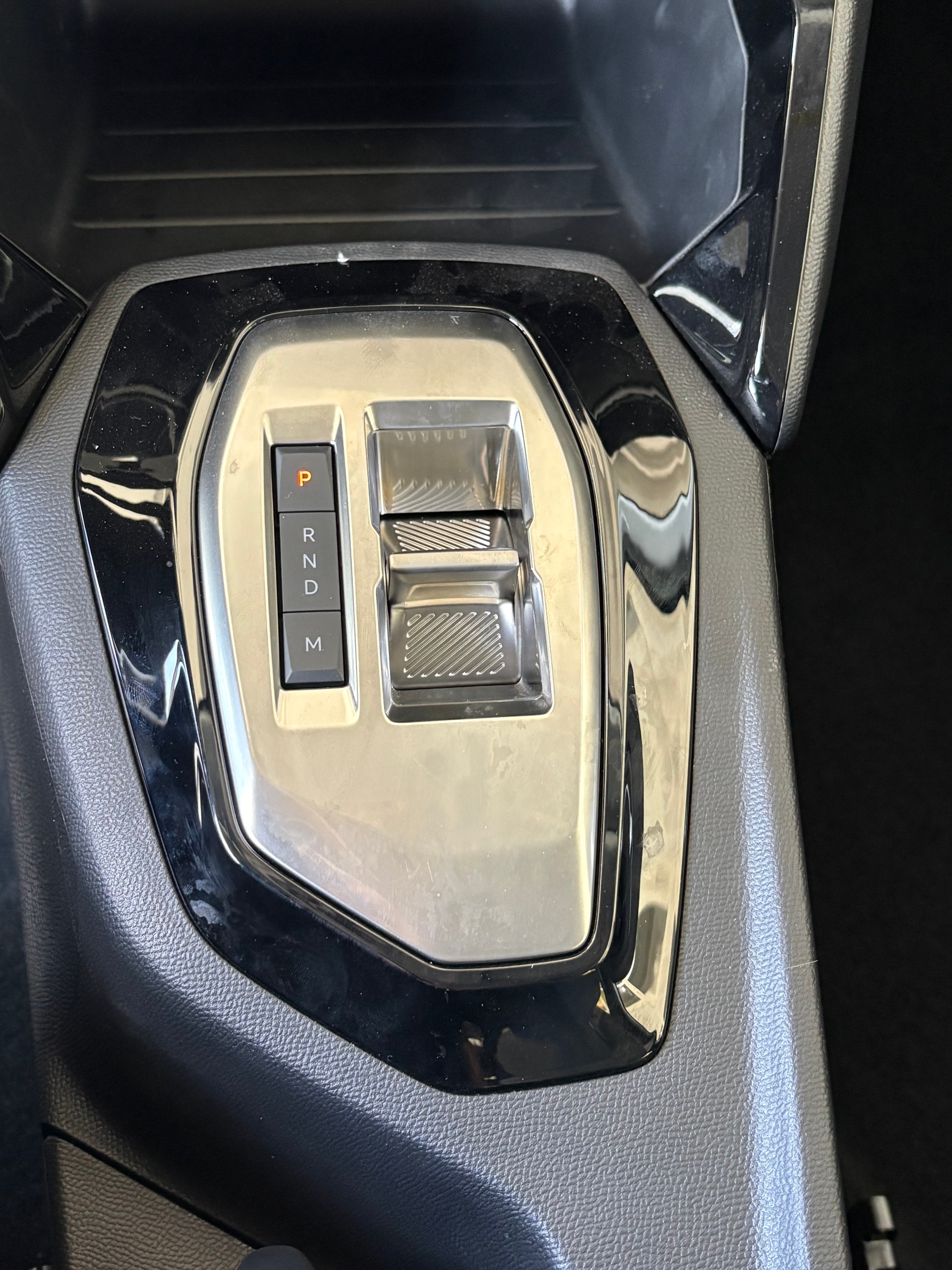 PEUGEOT 208 1.2 MHEV 110 Style-image-13