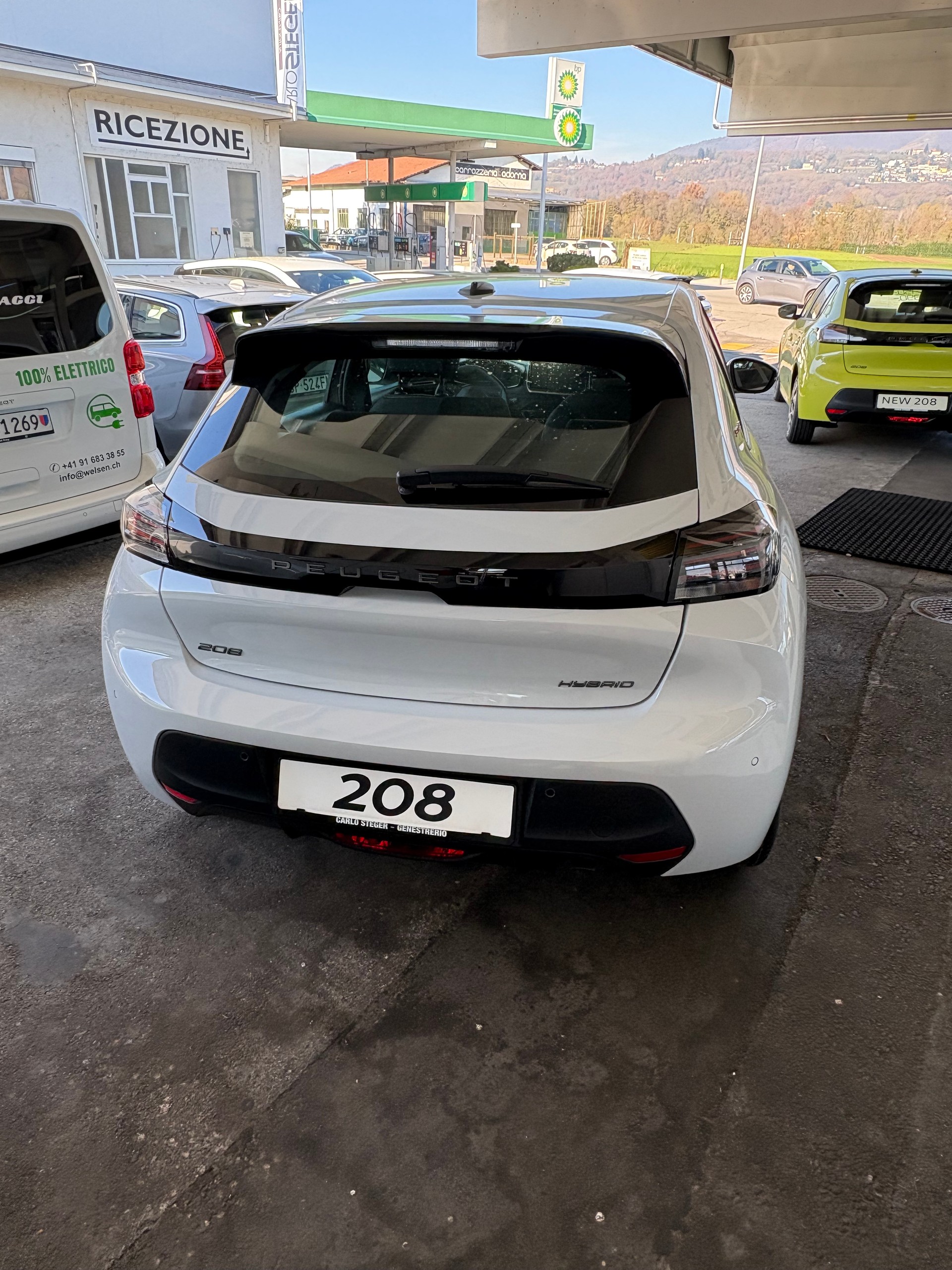 PEUGEOT 208 1.2 MHEV 110 Style-image-2