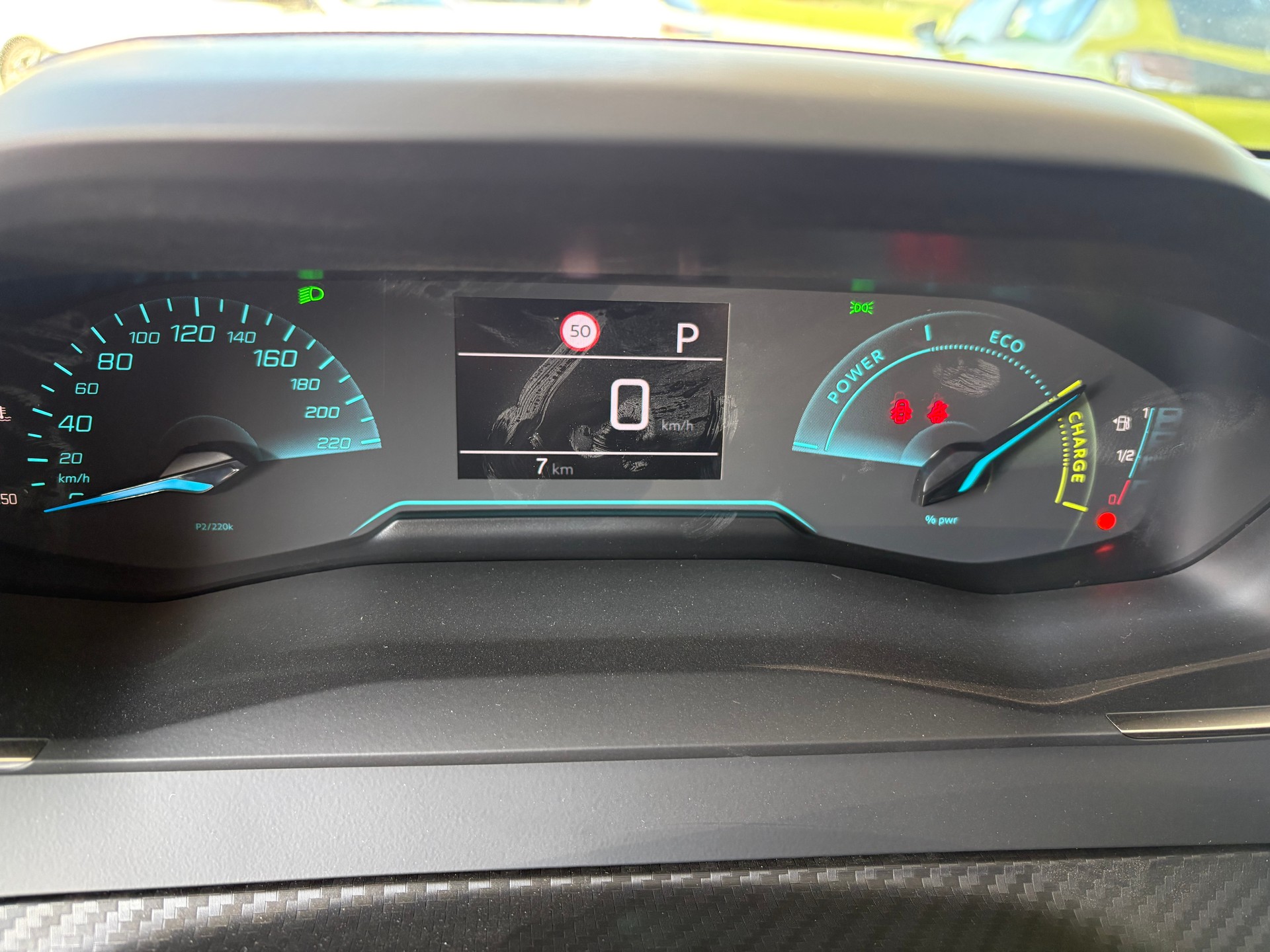 PEUGEOT 208 1.2 MHEV 110 Style-image-8