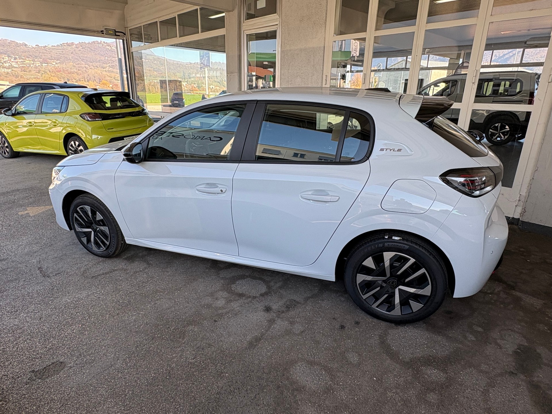PEUGEOT 208 1.2 MHEV 110 Style-image-3