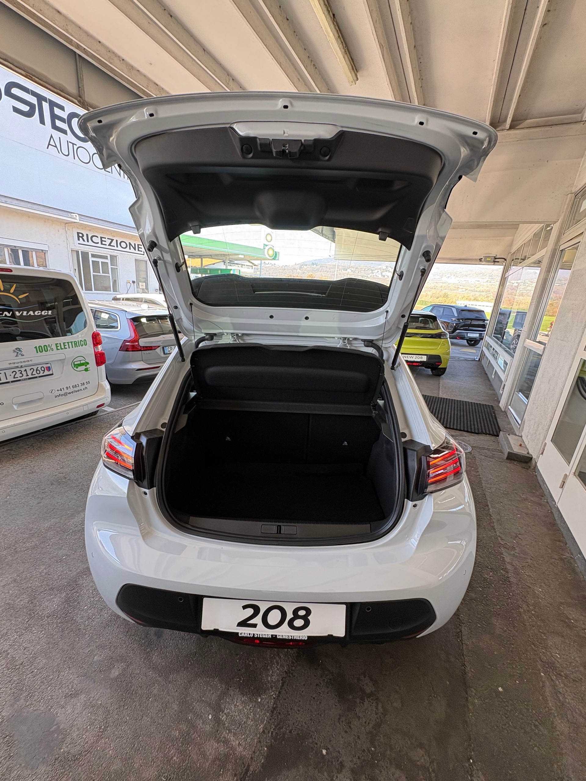 PEUGEOT 208 1.2 MHEV 110 Style-image-5
