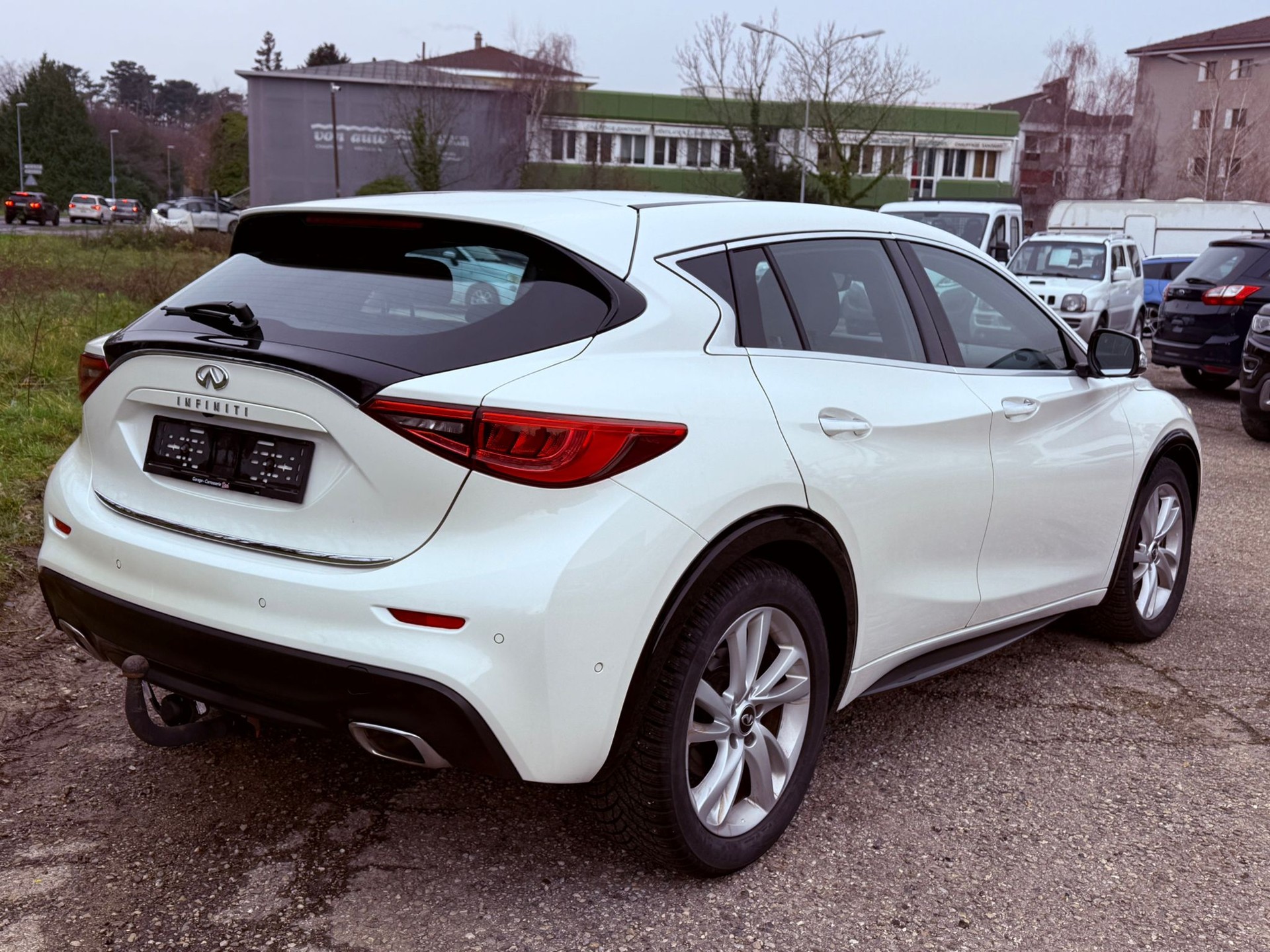 INFINITI Q30 2.2d Premium Tech AWD DCT-image-5