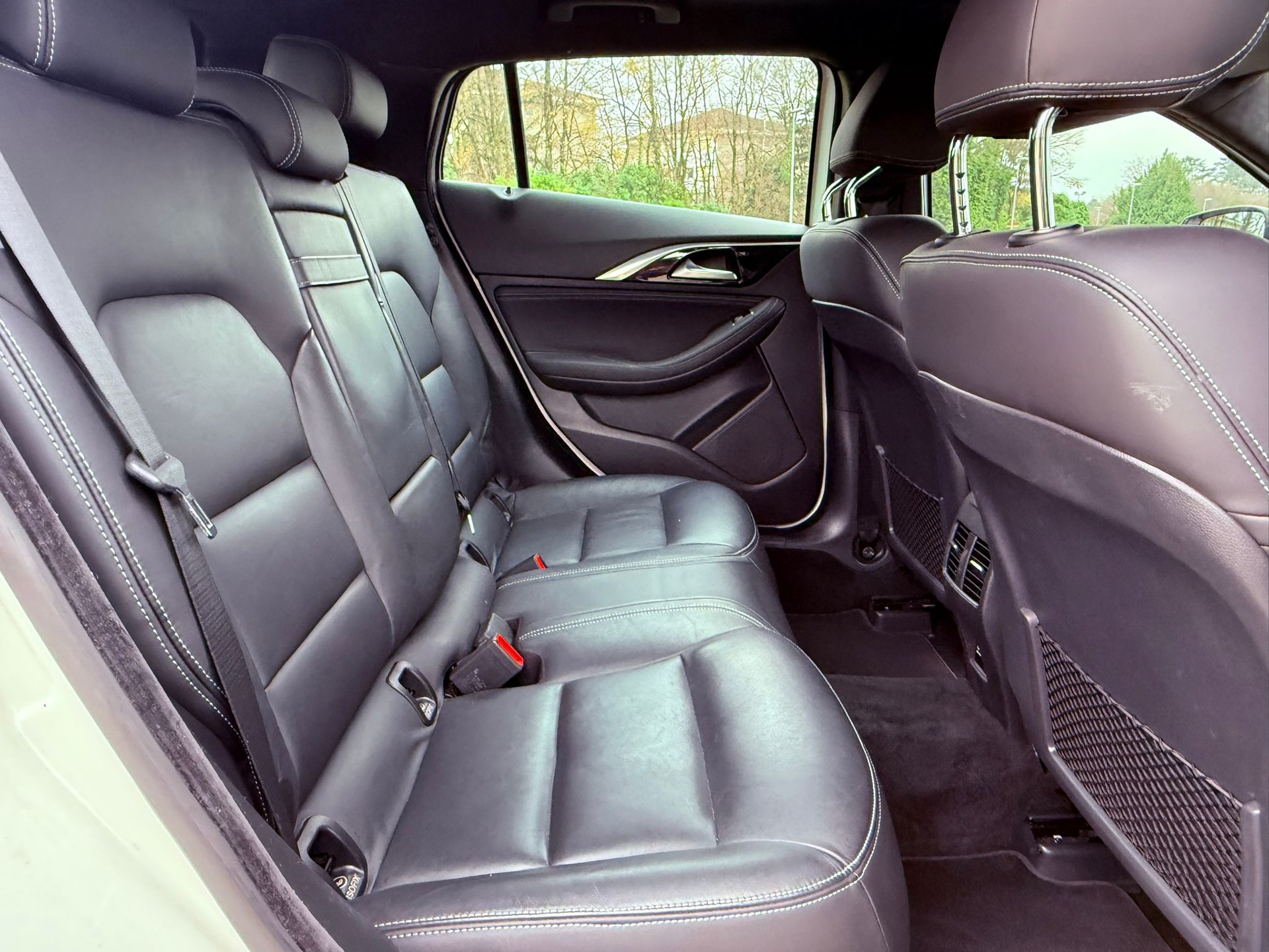 INFINITI Q30 2.2d Premium Tech AWD DCT-image-9