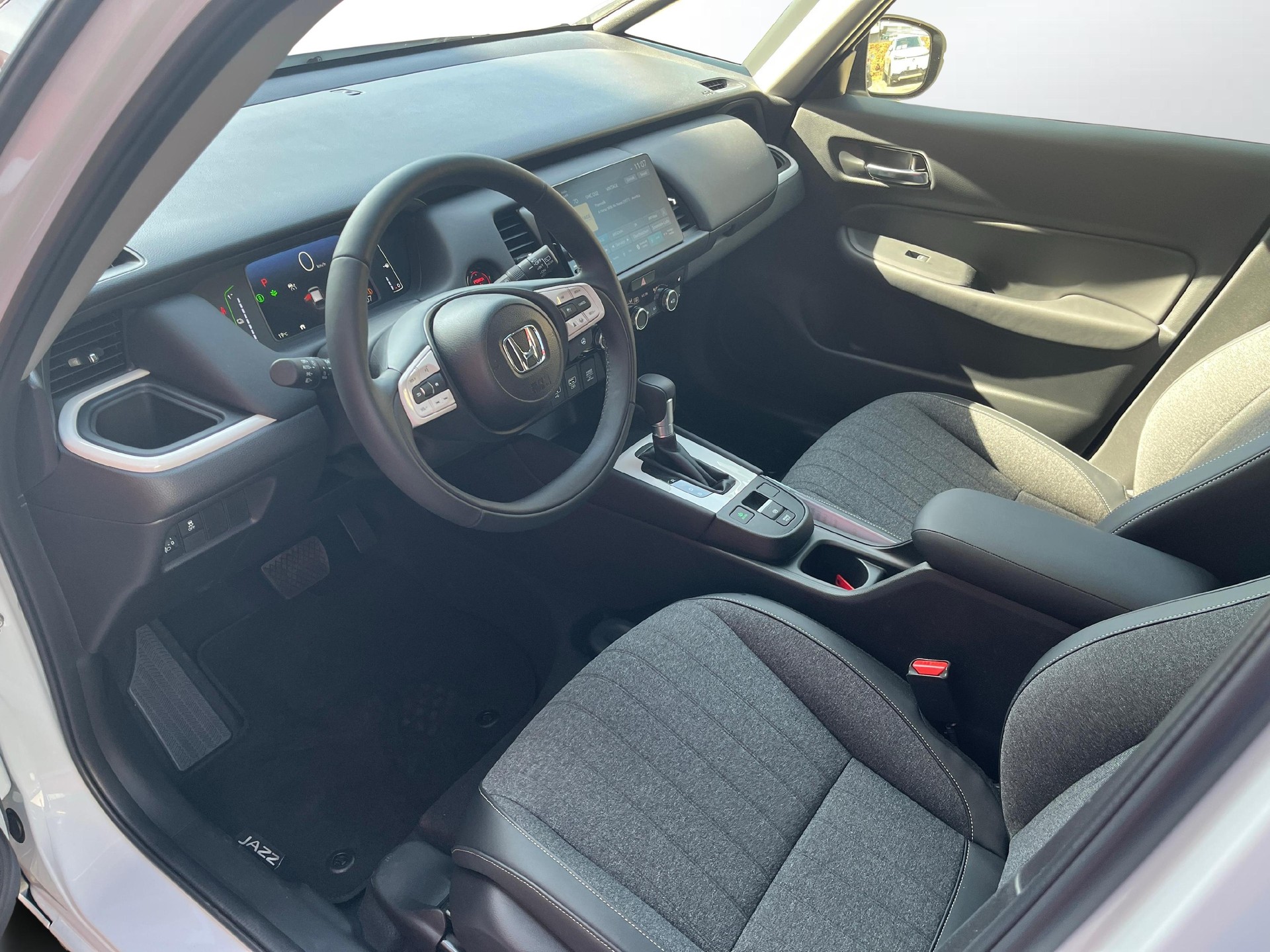 HONDA Jazz 1.5 i-MMD Advance - 8 Jahre Garantie! - mit Aktionsleasing 1.9%-image-8