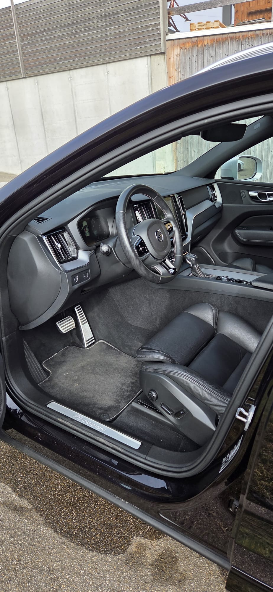 VOLVO XC60 T6 AWD R-Design Geartronic-image-4