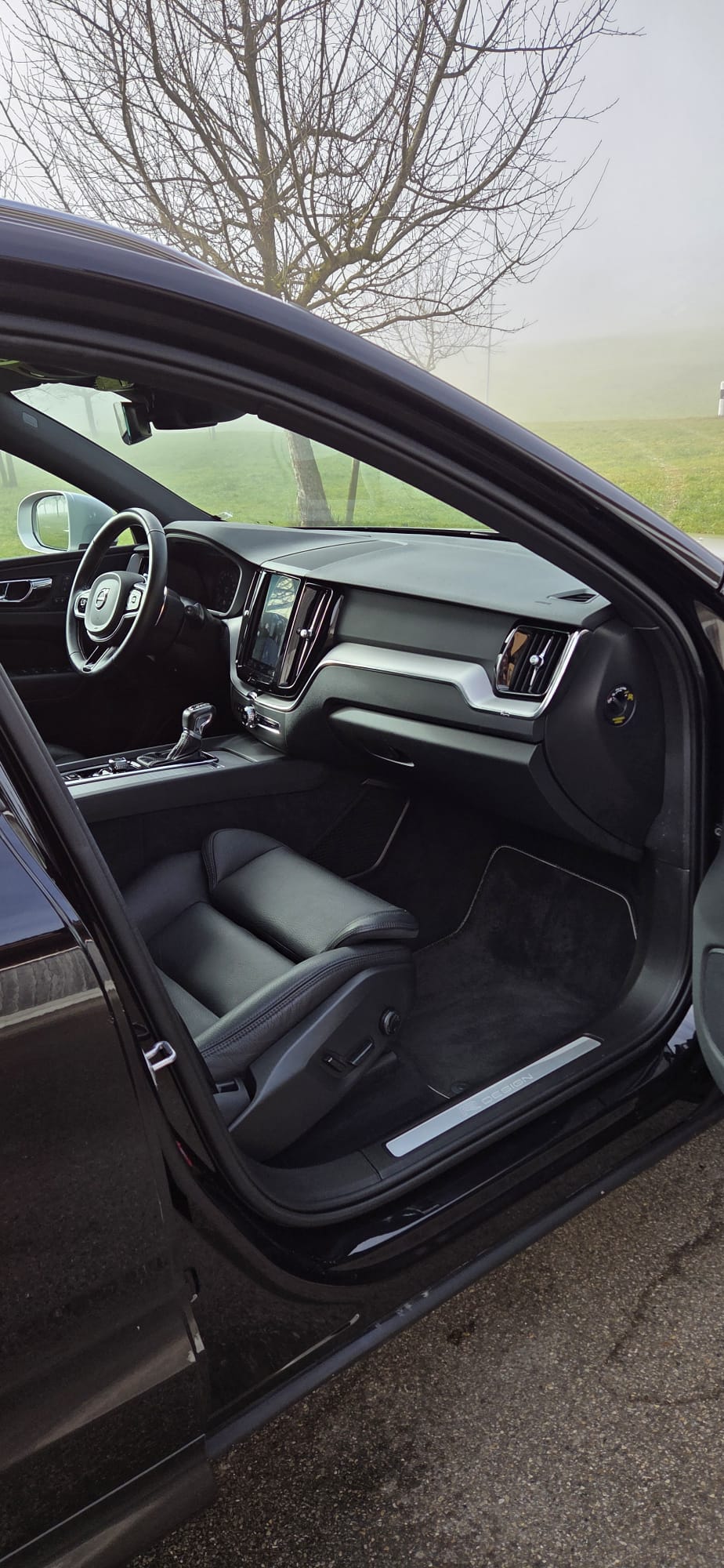 VOLVO XC60 T6 AWD R-Design Geartronic-image-8