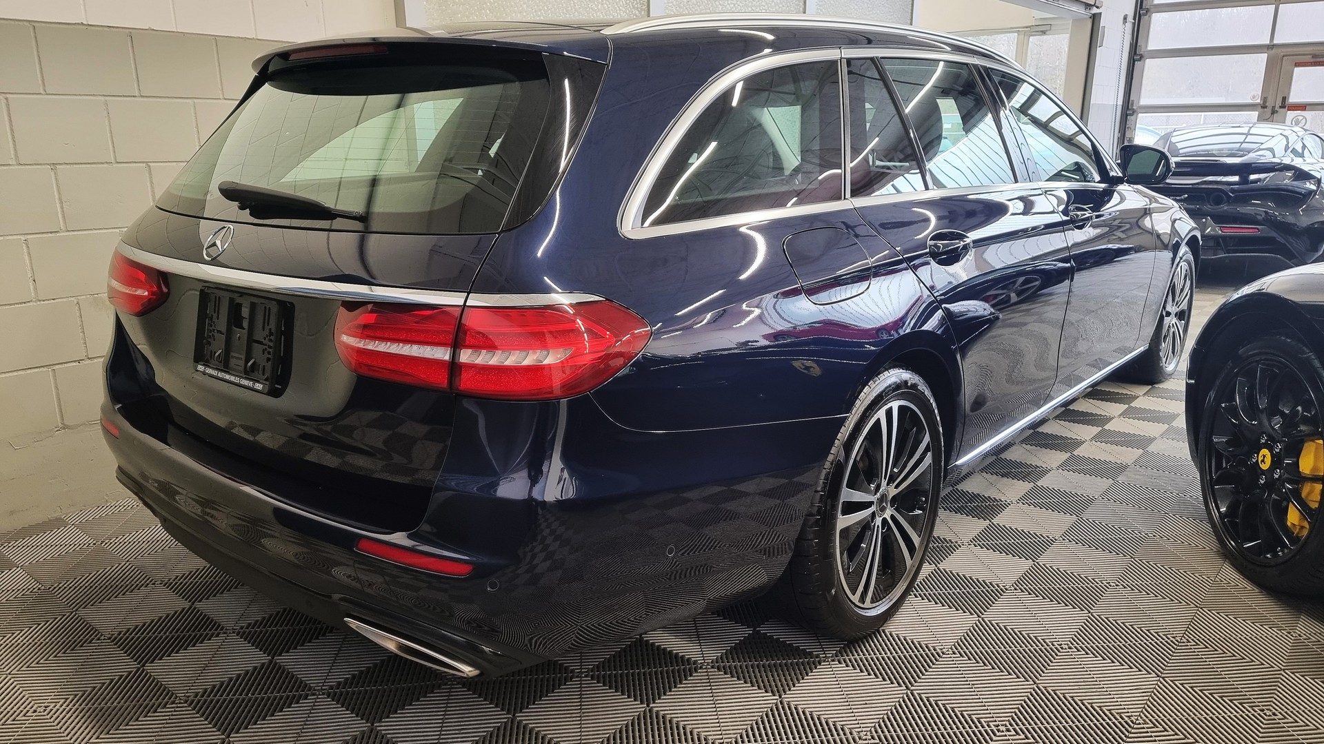 MERCEDES-BENZ E 450 Avantgarde 4 Matic 9G-Tronic-image-4