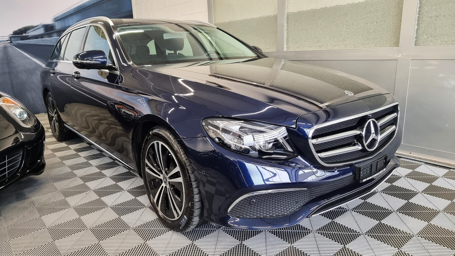 MERCEDES-BENZ E 450 Avantgarde 4 Matic 9G-Tronic-image-2