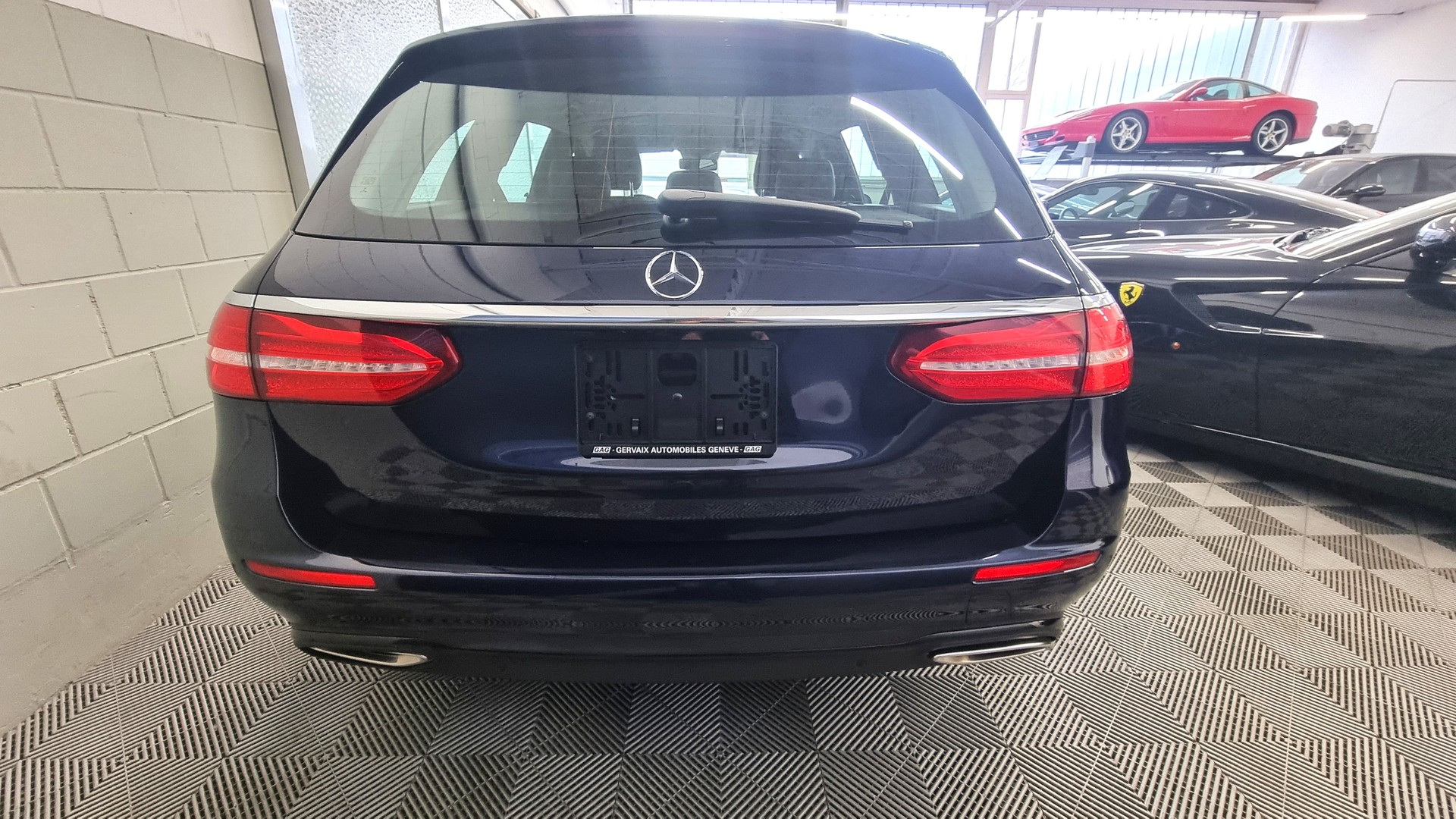 MERCEDES-BENZ E 450 Avantgarde 4 Matic 9G-Tronic-image-3