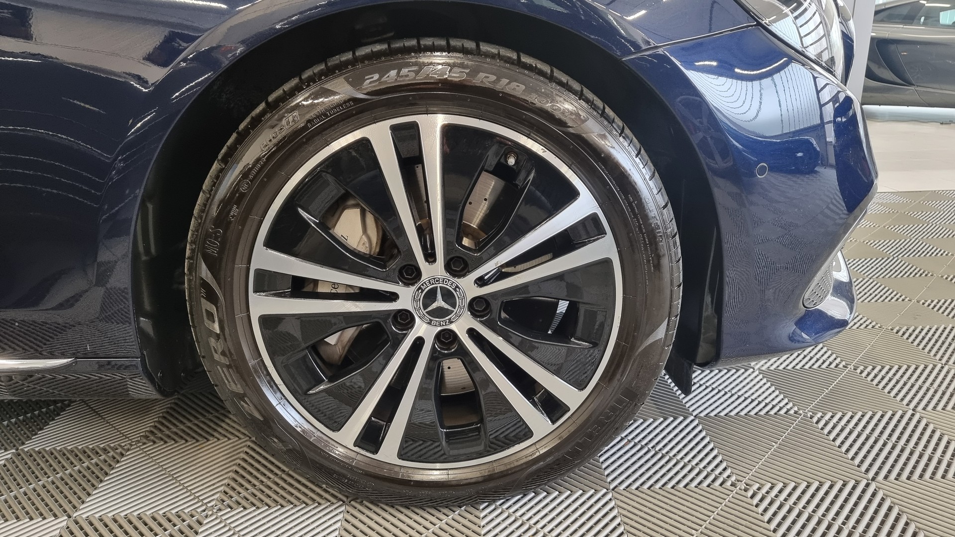 MERCEDES-BENZ E 450 Avantgarde 4 Matic 9G-Tronic-image-11