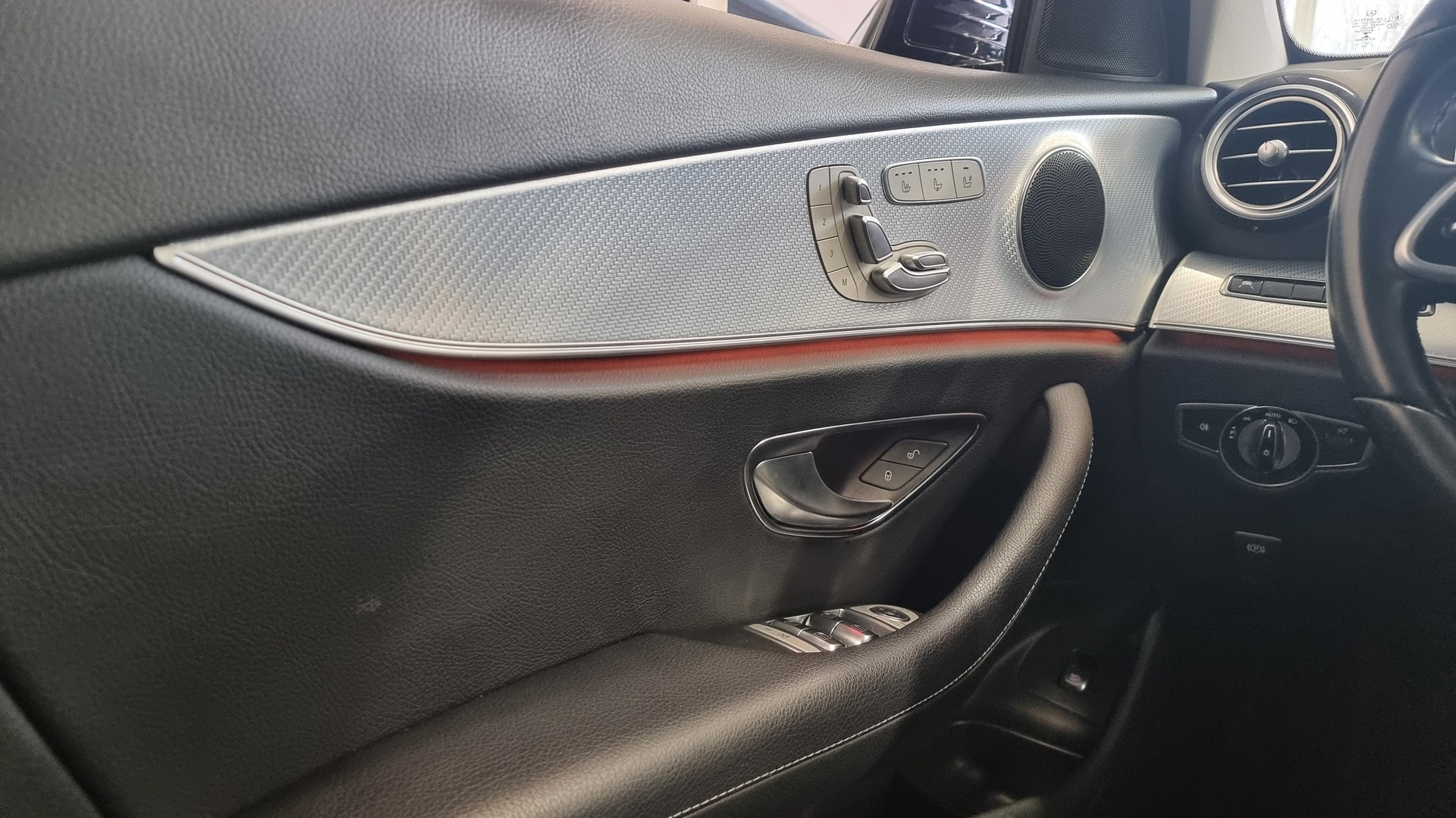 MERCEDES-BENZ E 450 Avantgarde 4 Matic 9G-Tronic-image-9