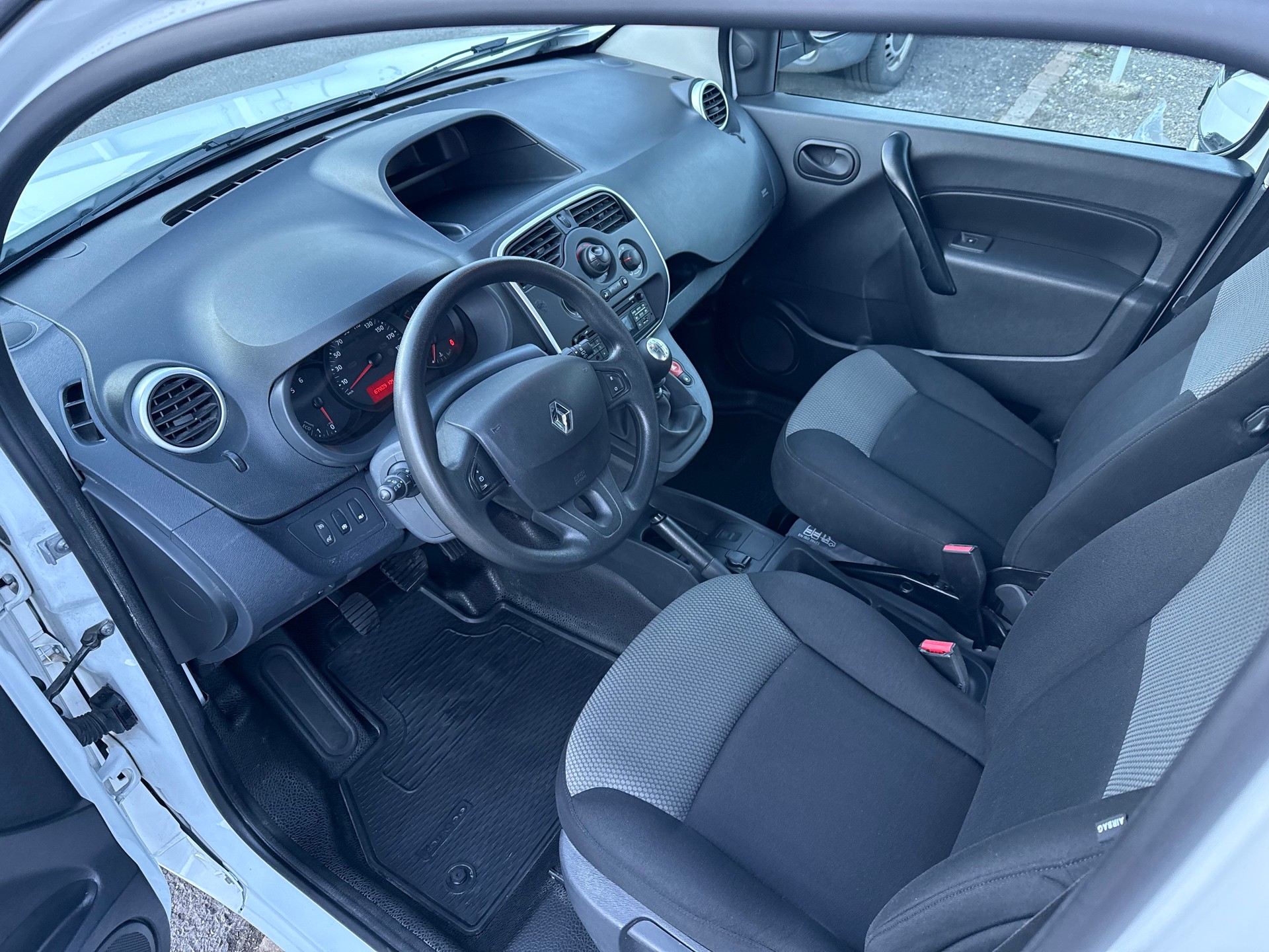 RENAULT KANGOO Expr. Maxi 1.5 dCi 95 Business S/S-image-12