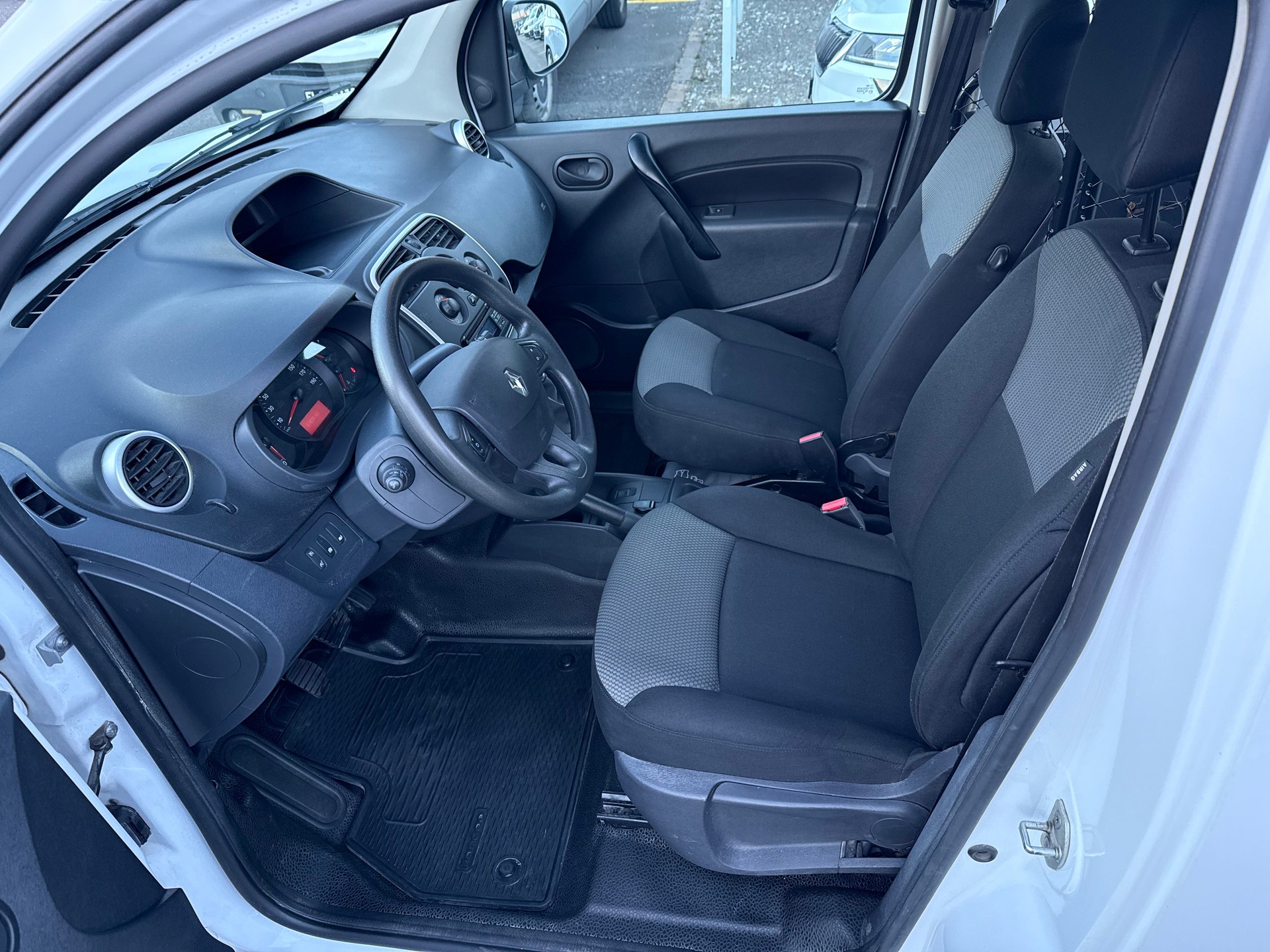 RENAULT KANGOO Expr. Maxi 1.5 dCi 95 Business S/S-image-14