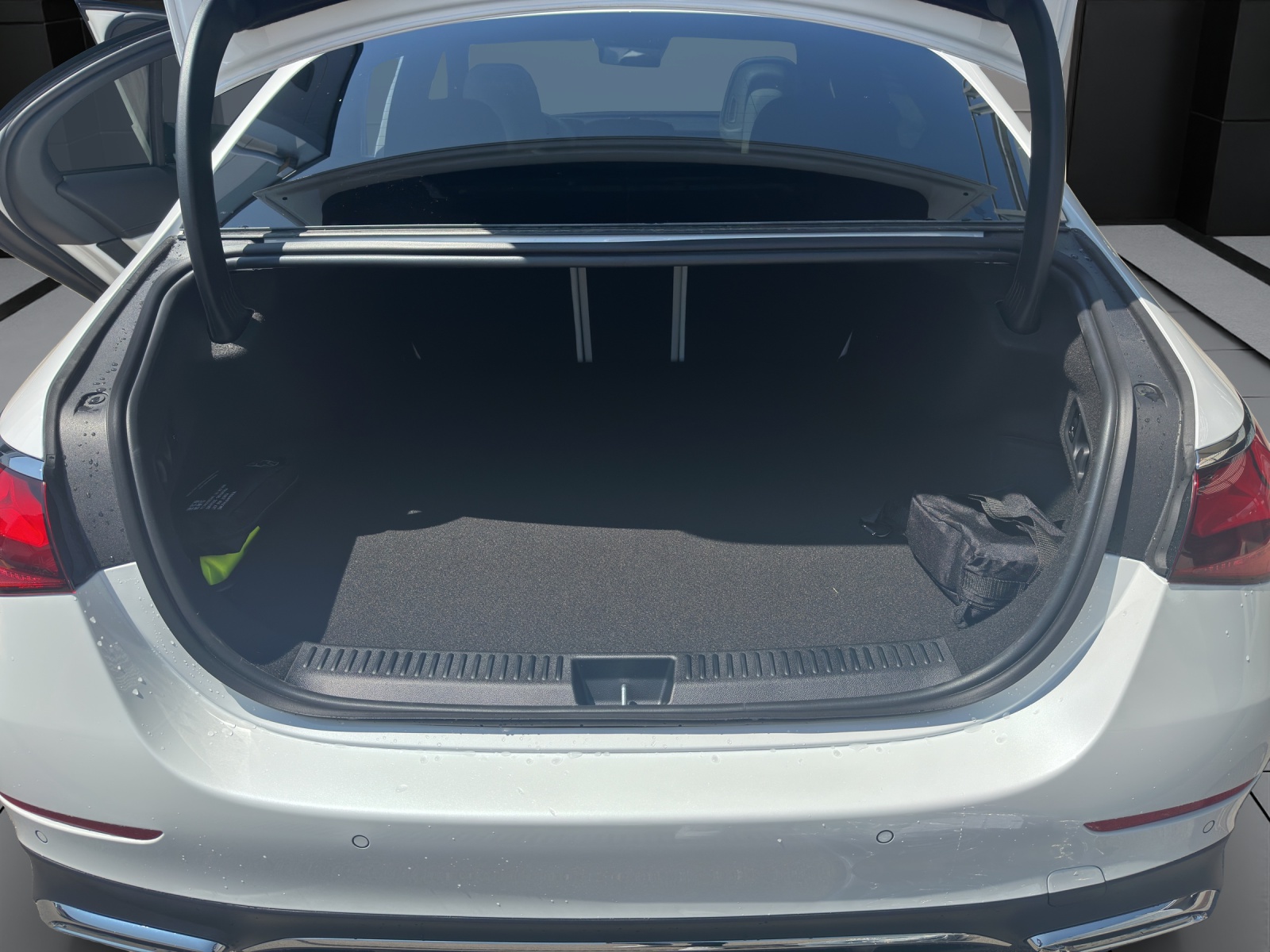 MERCEDES-BENZ E 400 e 4Matic EQ Hybrid 9G-Tronic-image-11