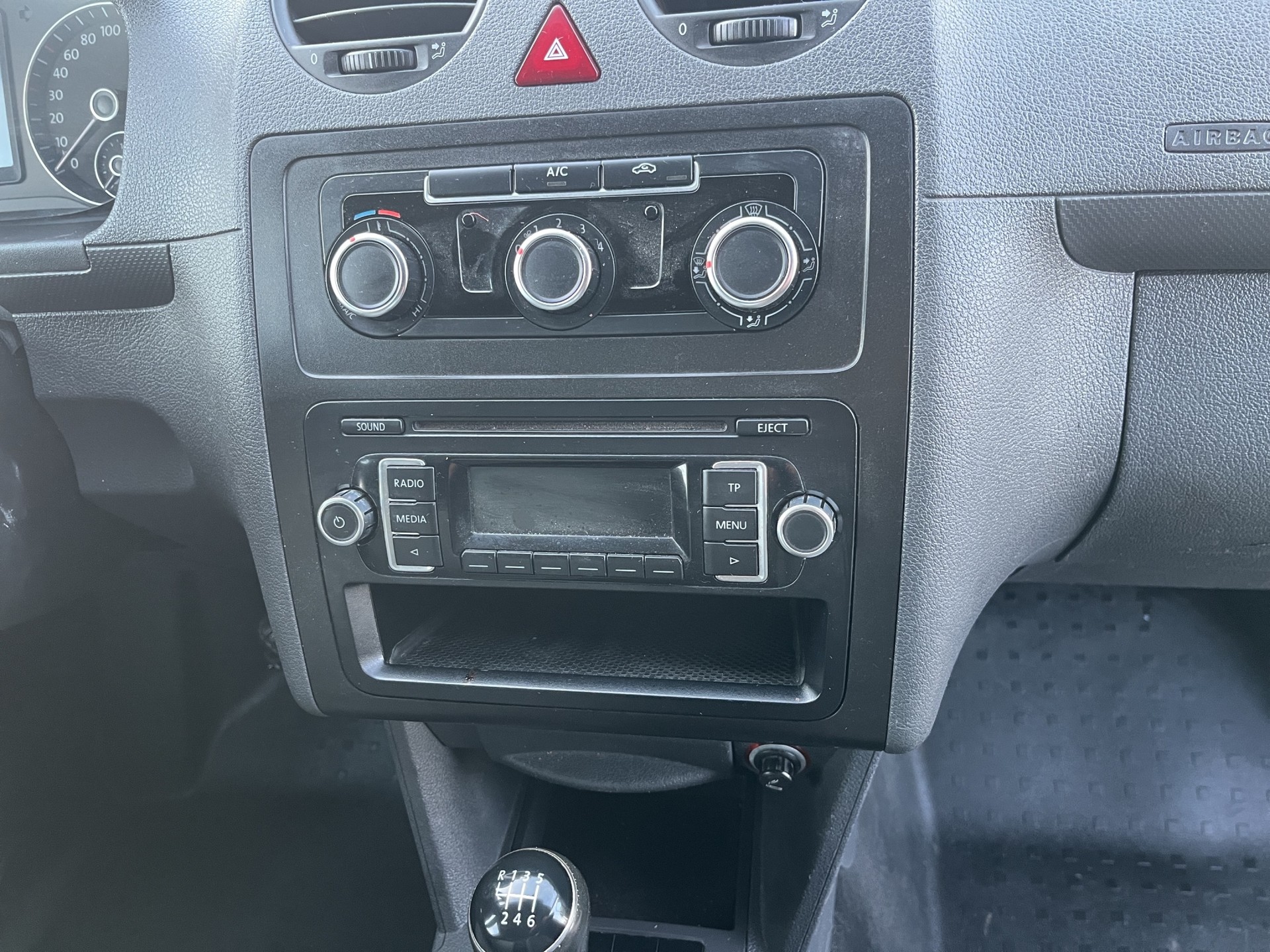 VW Caddy 2.0 TDI 4Motion-image-10