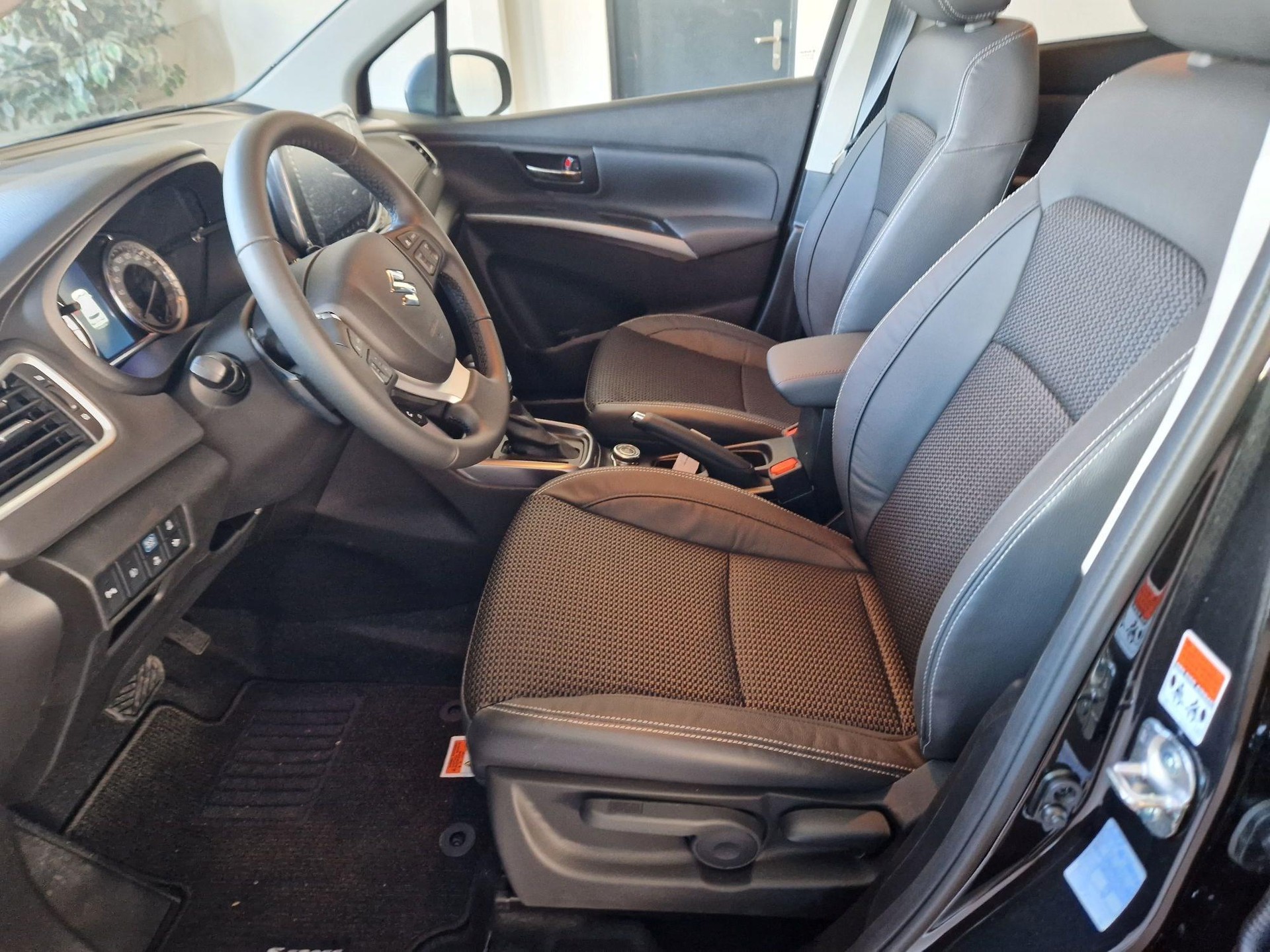 SUZUKI S-Cross 1.5 Compact Top Hybrid 4x4-image-24