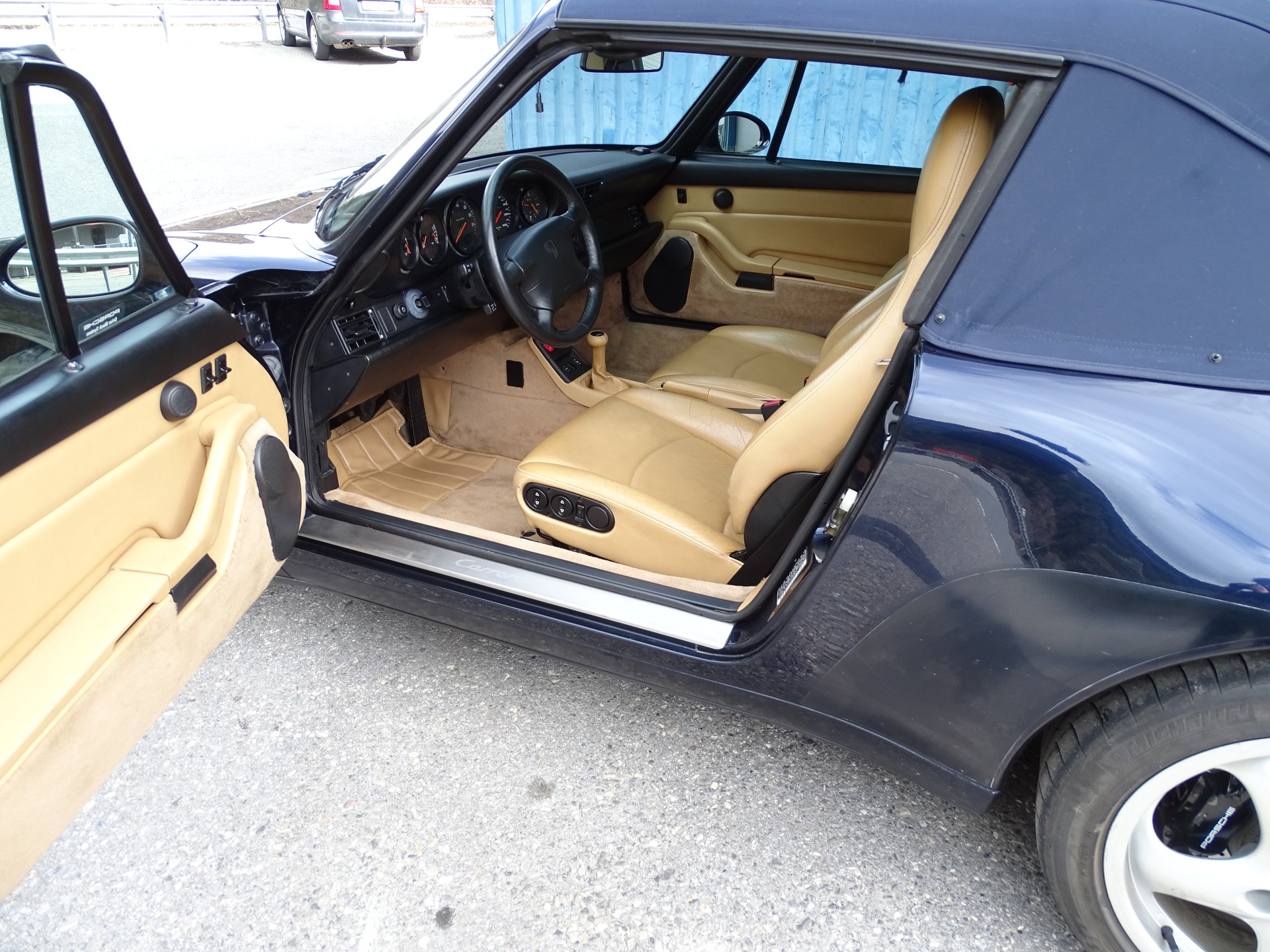 PORSCHE 993 Carrera 2 Cabrio-image-8