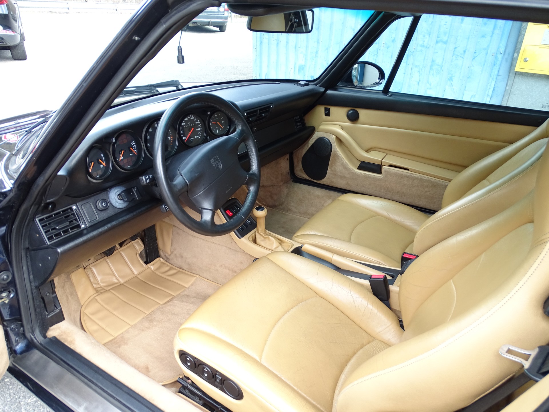 PORSCHE 993 Carrera 2 Cabrio-image-9