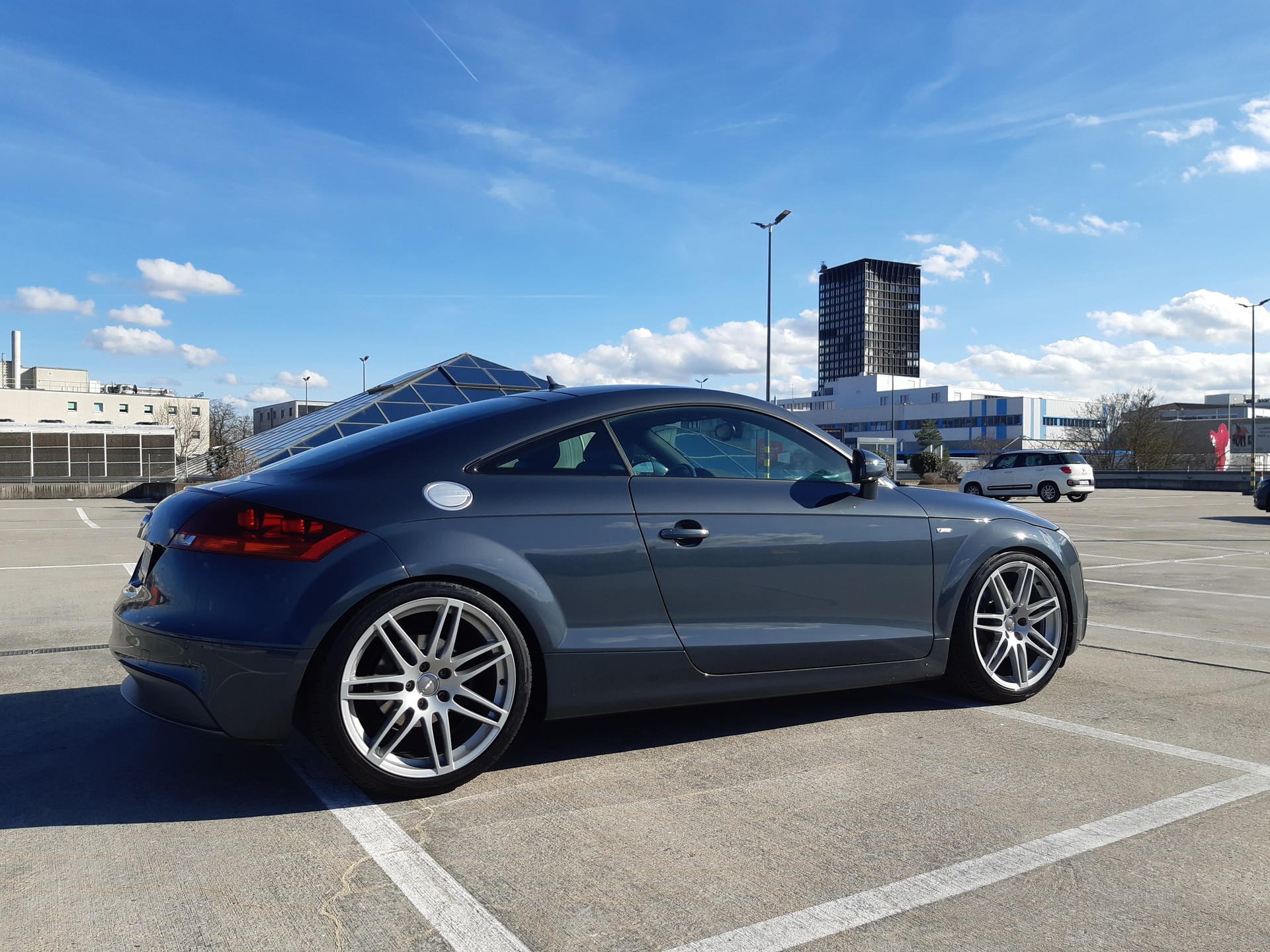 AUDI TT Coupé 2.0 TFSI Style S-tronic-image-2