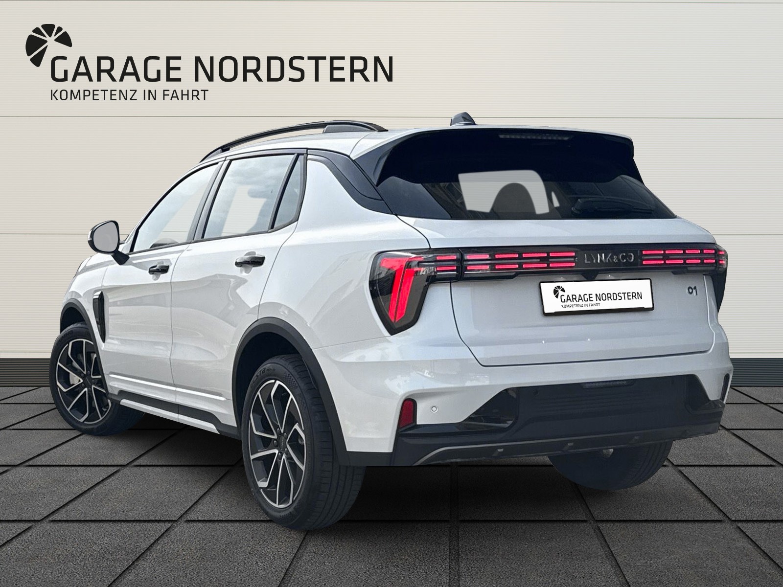 LYNK & CO 01 1.5 PHEV Core-showroom-element-2