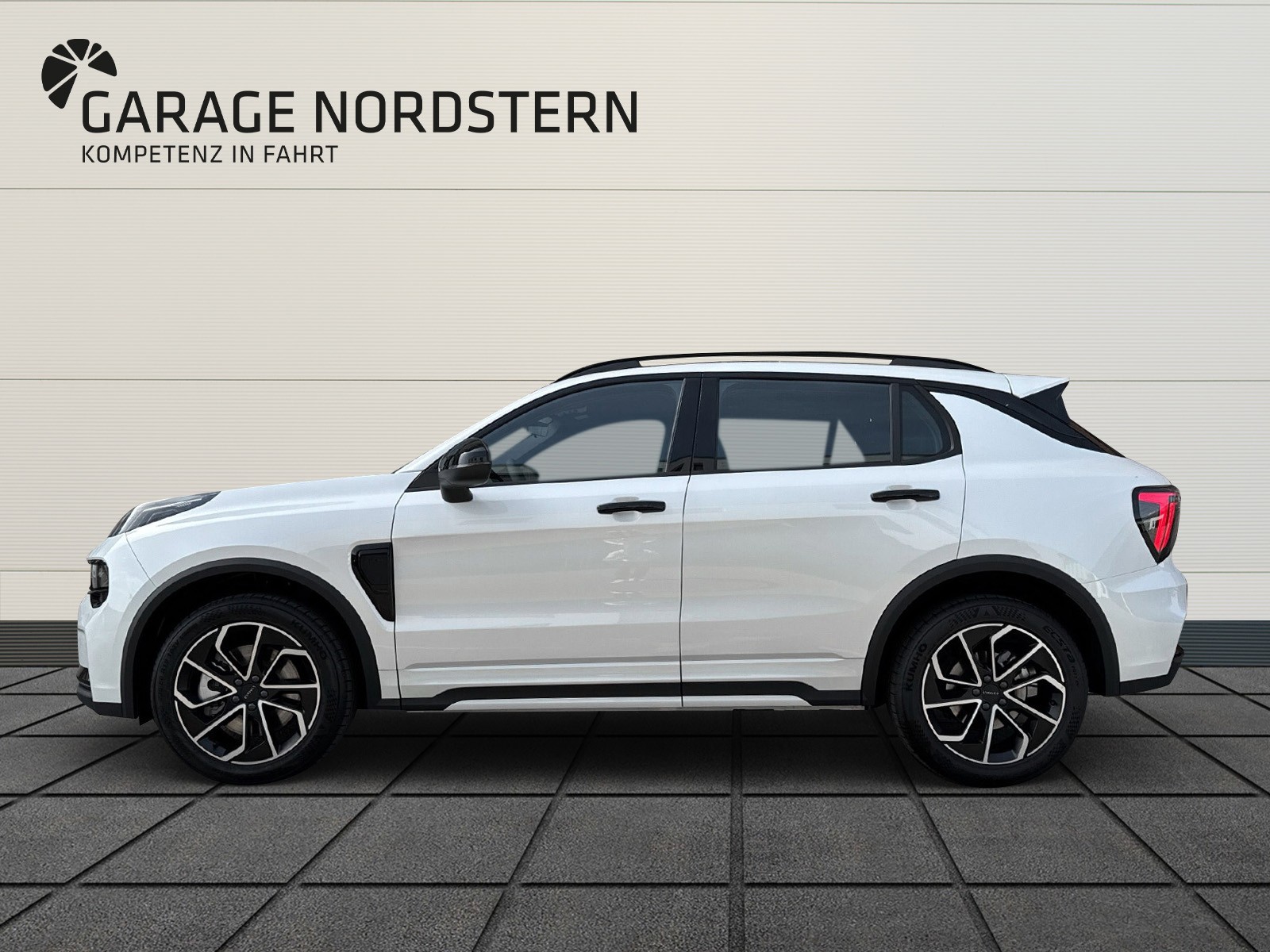 LYNK & CO 01 1.5 PHEV Core-showroom-element-1