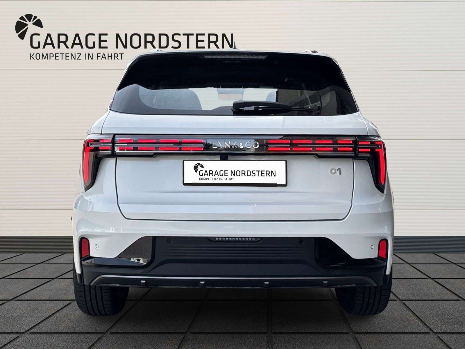 LYNK & CO 01 1.5 PHEV Core-showroom-element-3