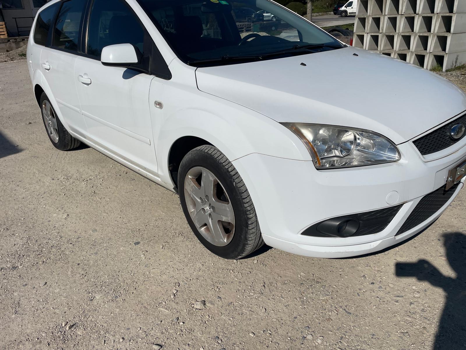 FORD FOCUS-image-0