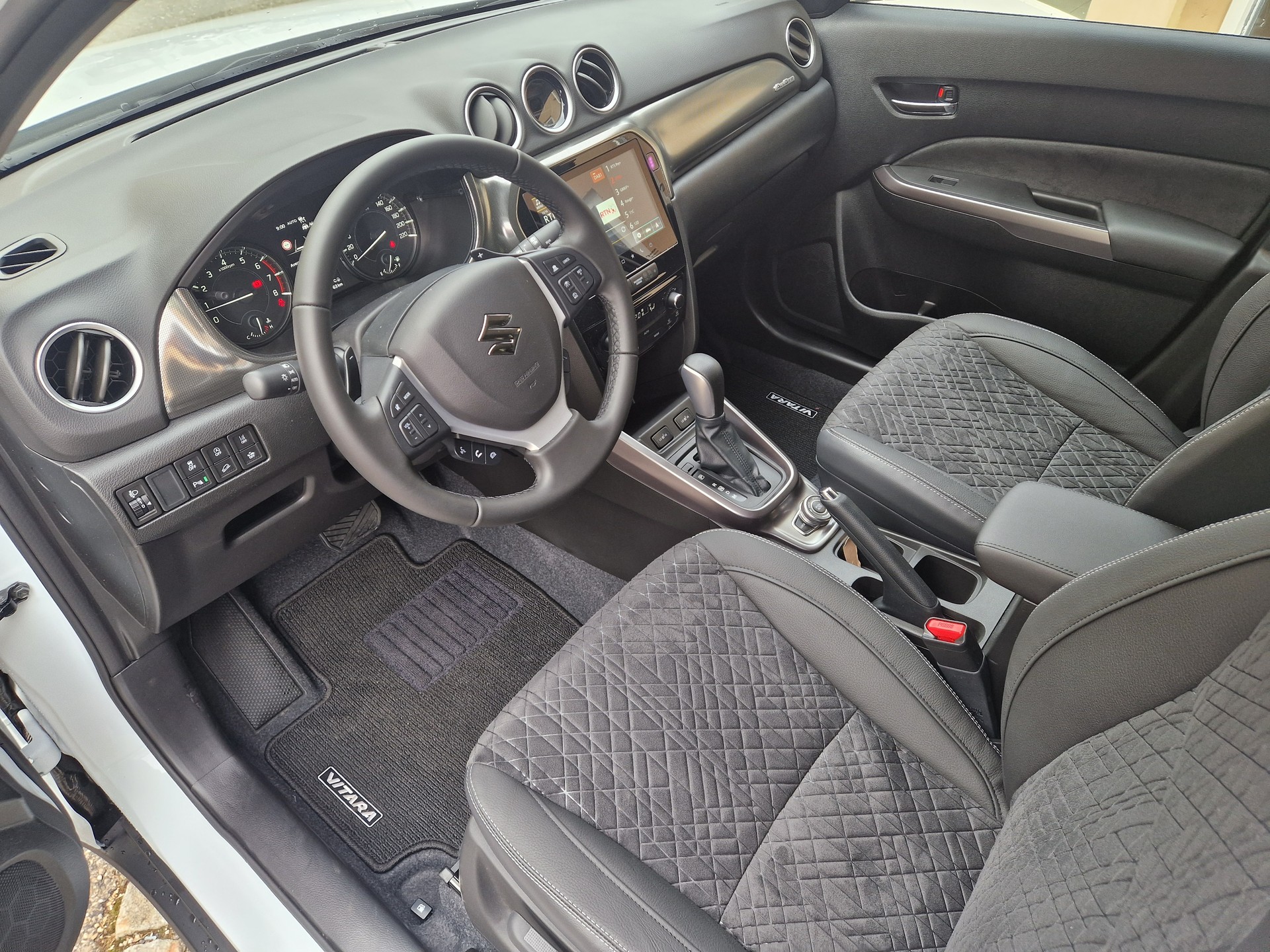 SUZUKI Vitara 1.4 Boosterjet Compact Top 4x4 Hybrid Automatic-image-2