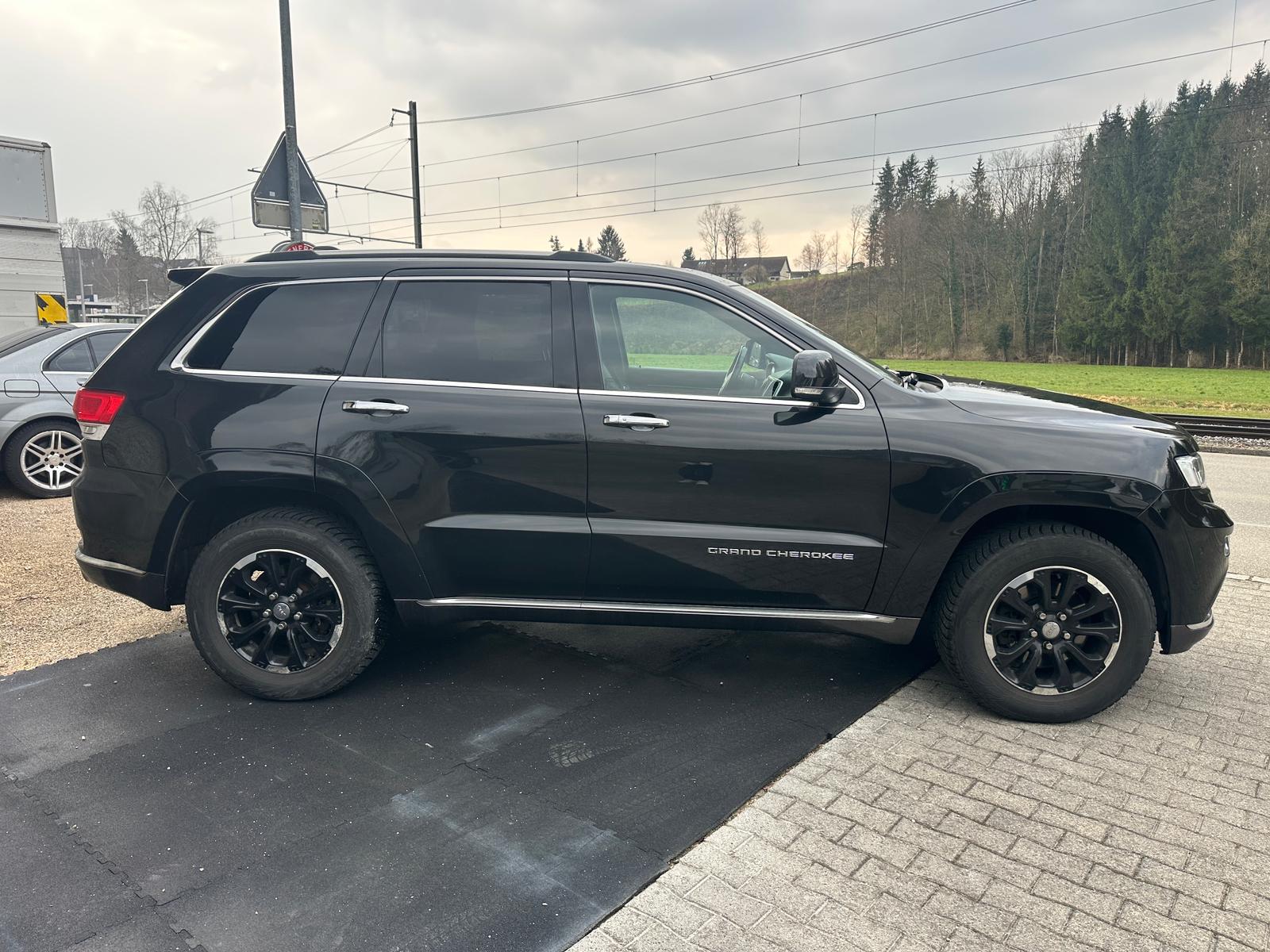 JEEP Grand Cherokee 3.0 CRD Summit Automatic-image-3