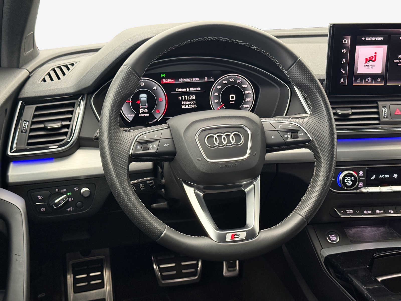 AUDI Q5 Sportback 40 TDI Blackedition quattro S-tronic-image-9